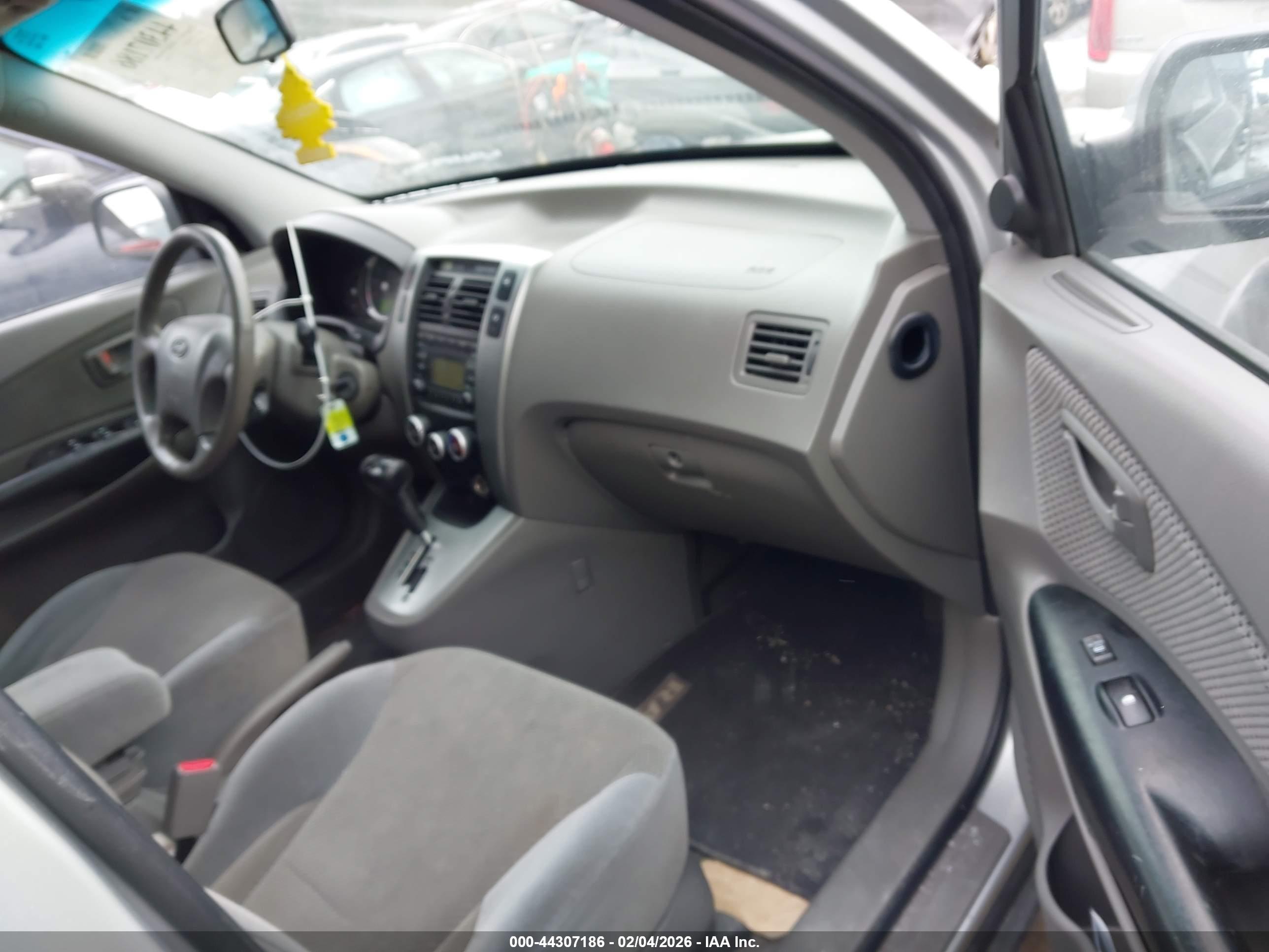 HYUNDAI TUCSON image 5