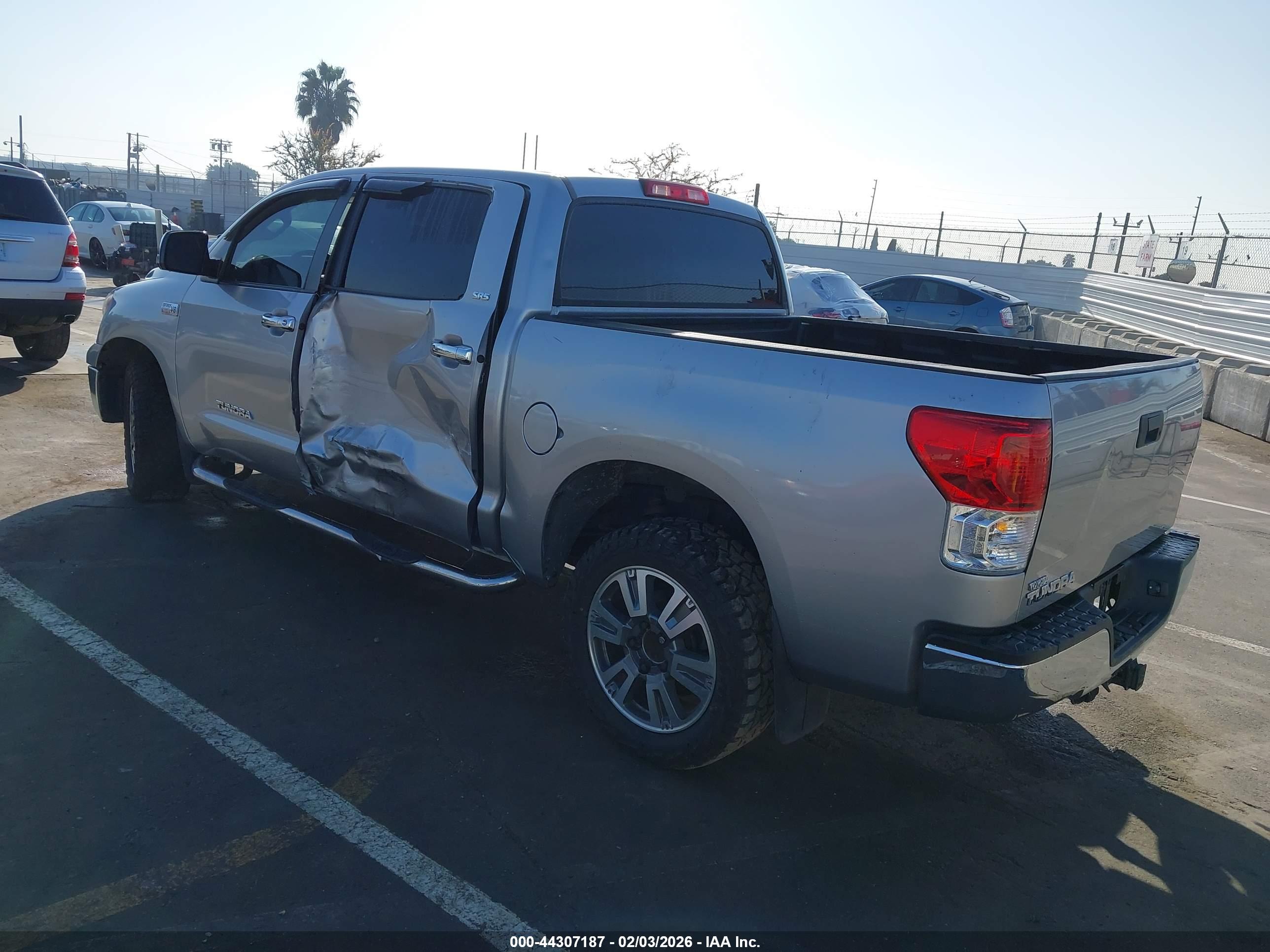 TOYOTA TUNDRA image 3