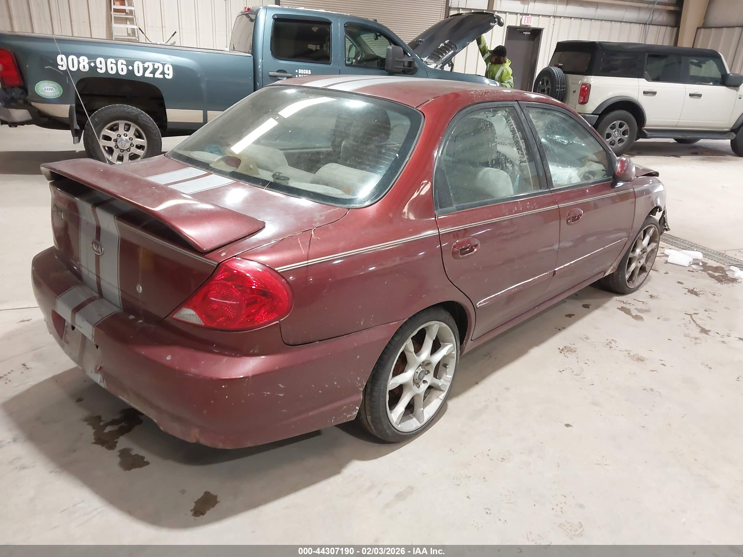 KIA SPECTRA image 4