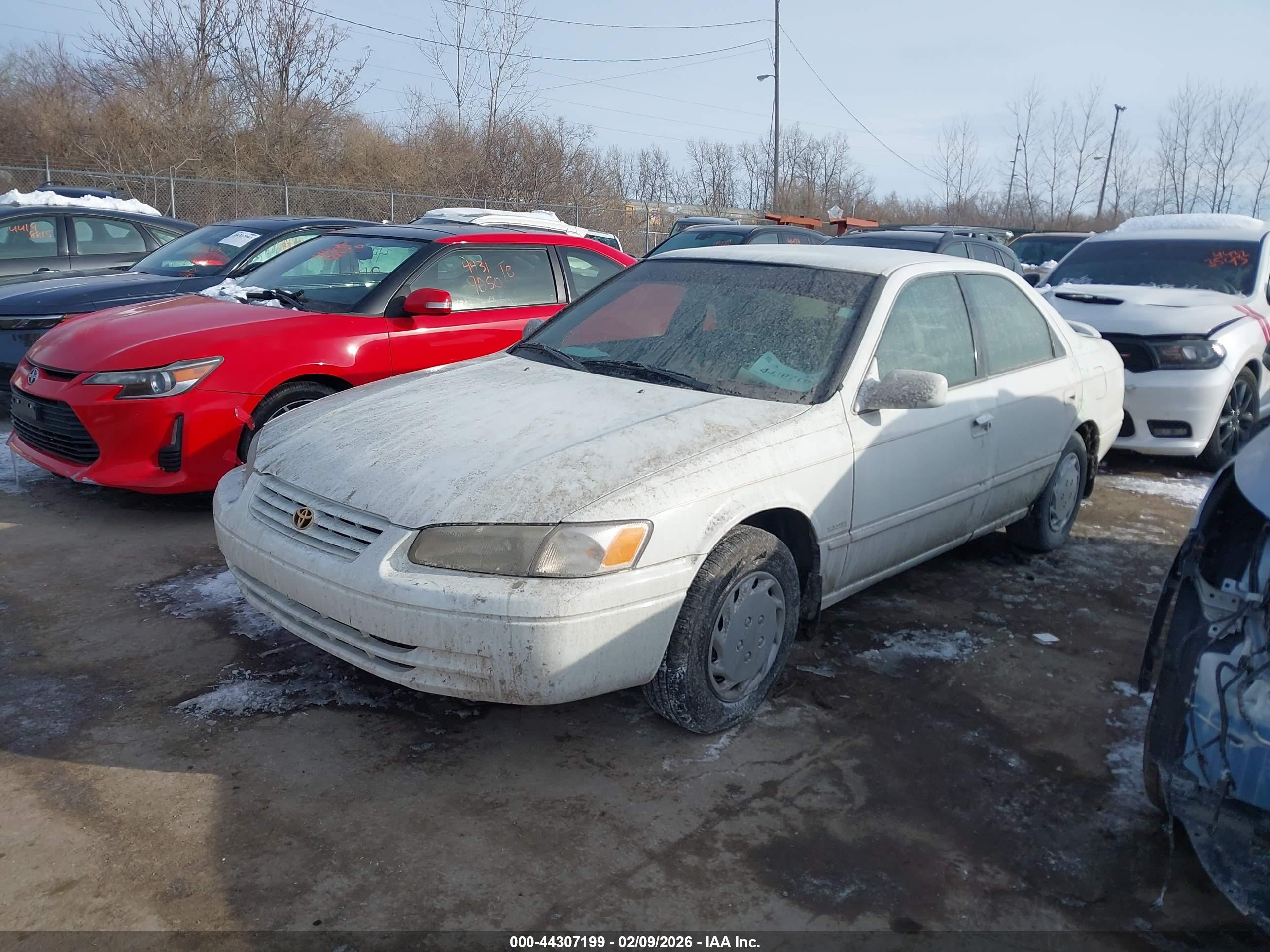 TOYOTA CAMRY image 2