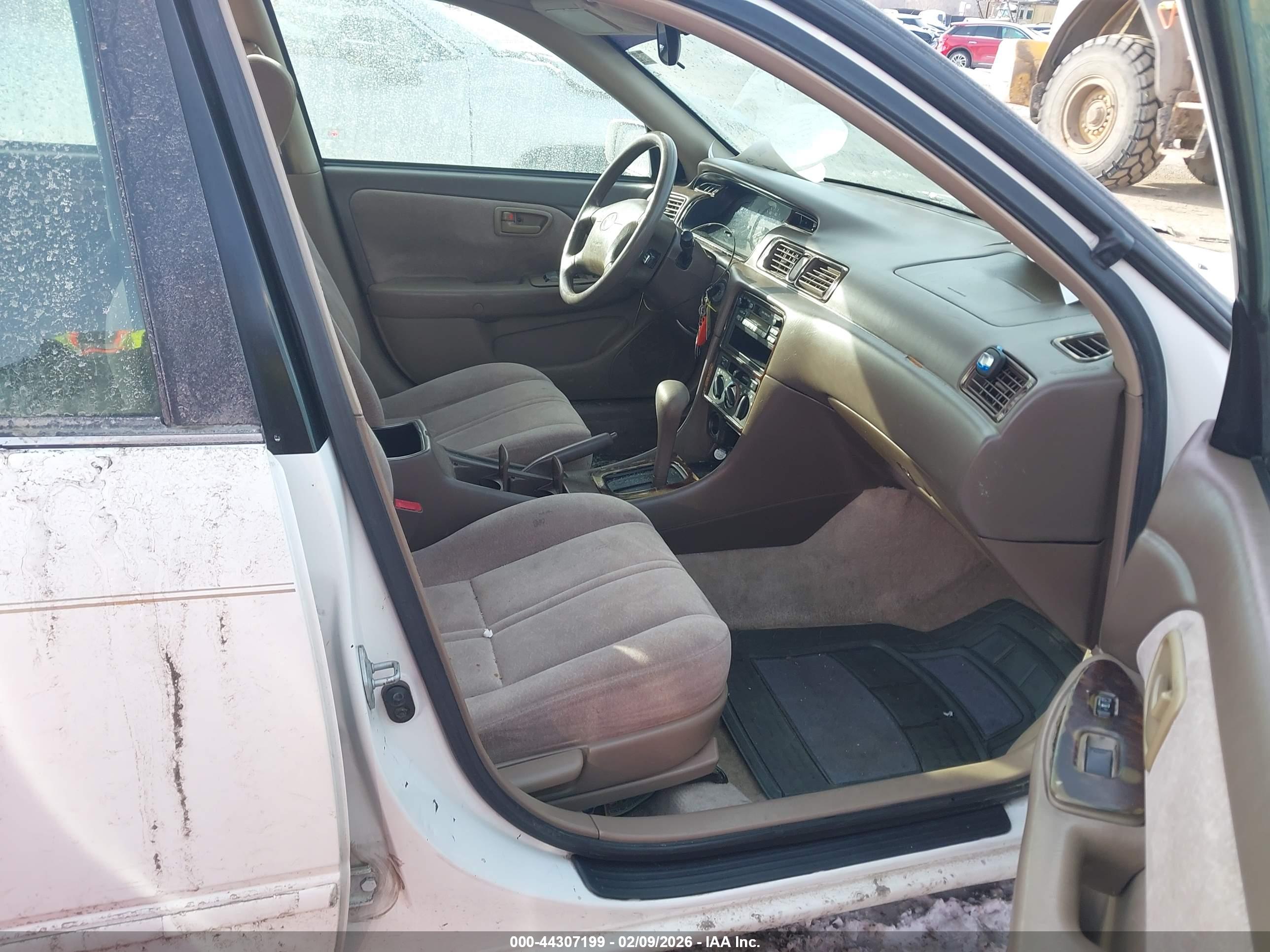 TOYOTA CAMRY image 5