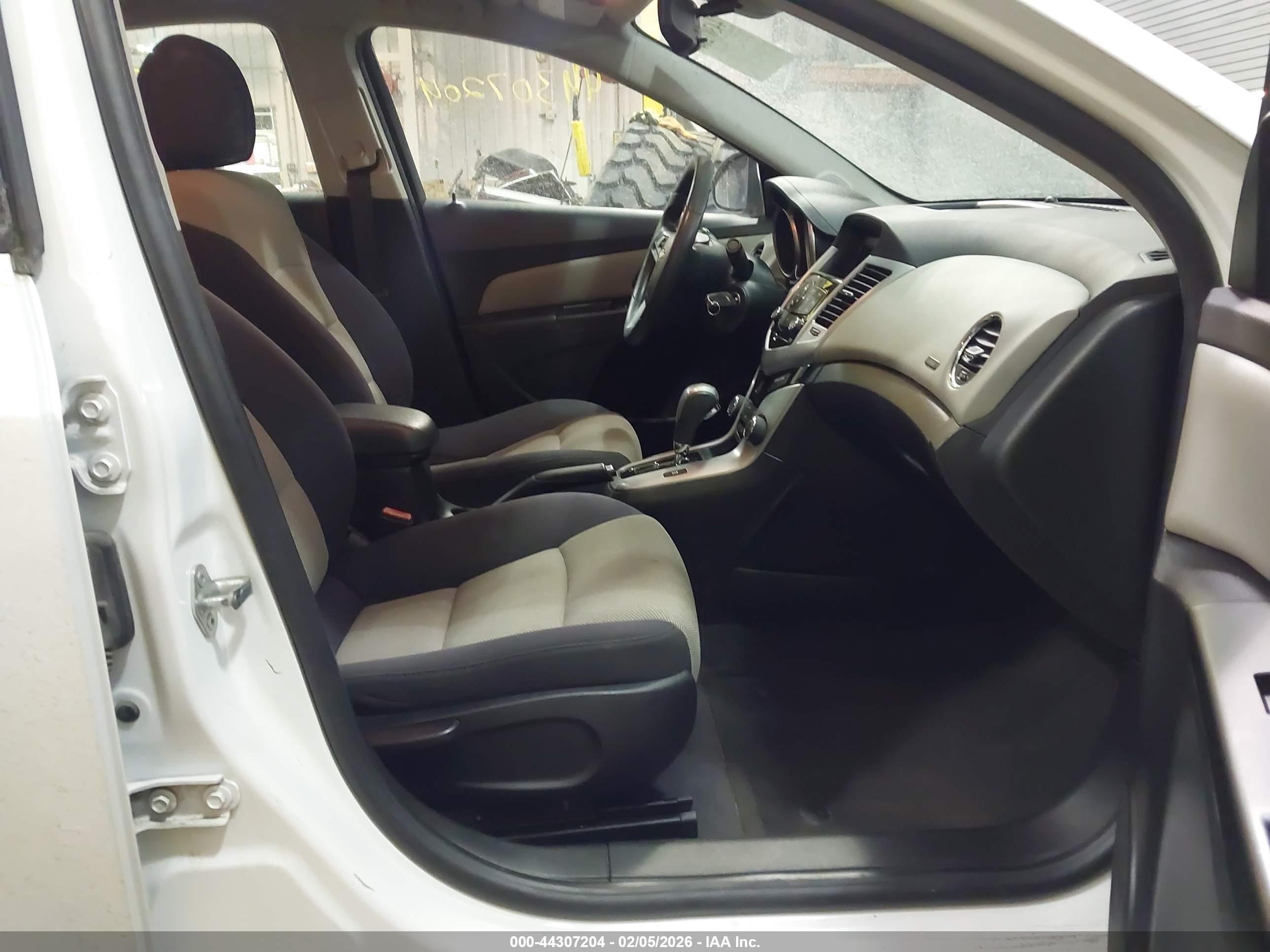 CHEVROLET CRUZE image 5