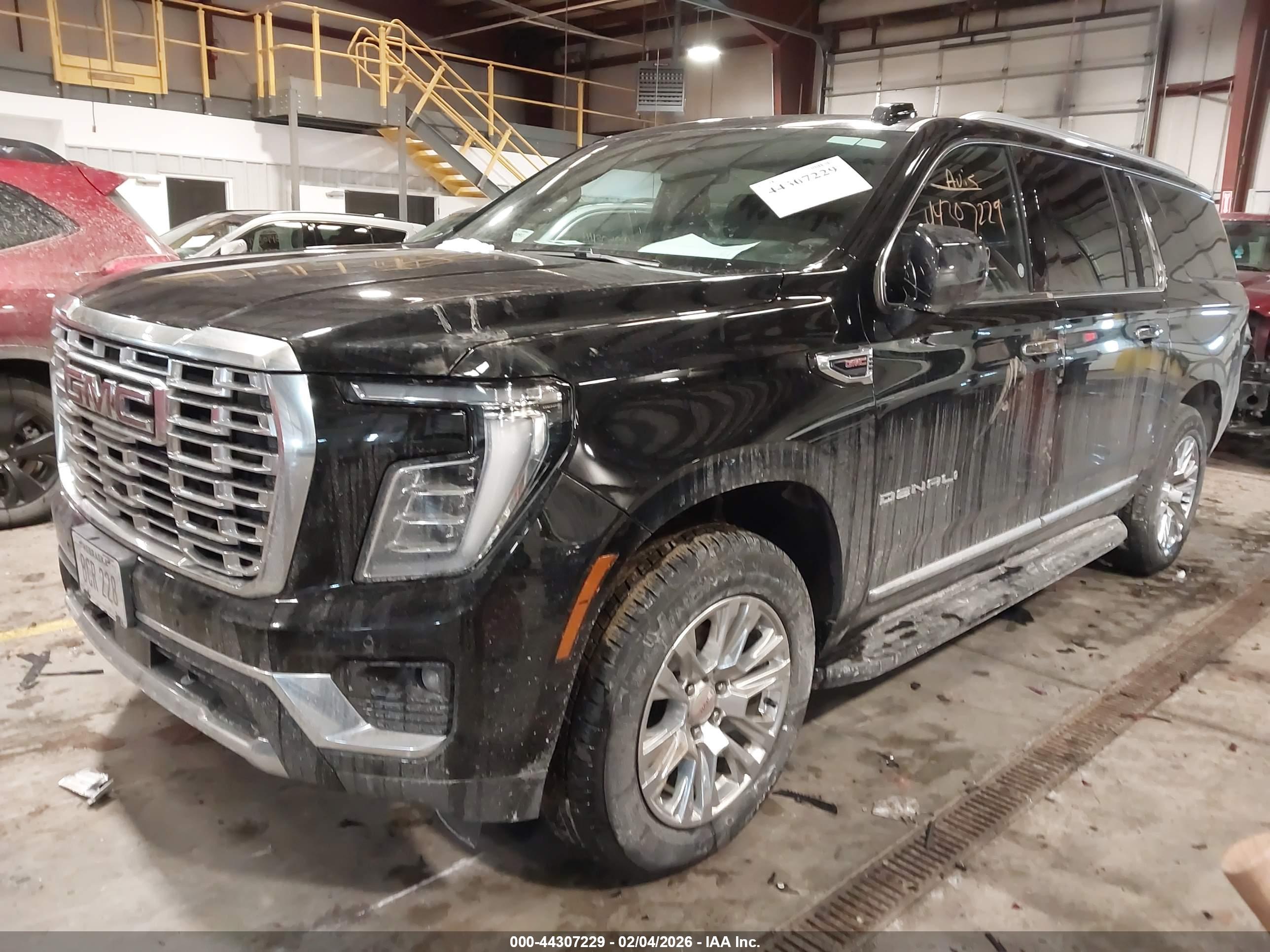 GMC YUKON image 2