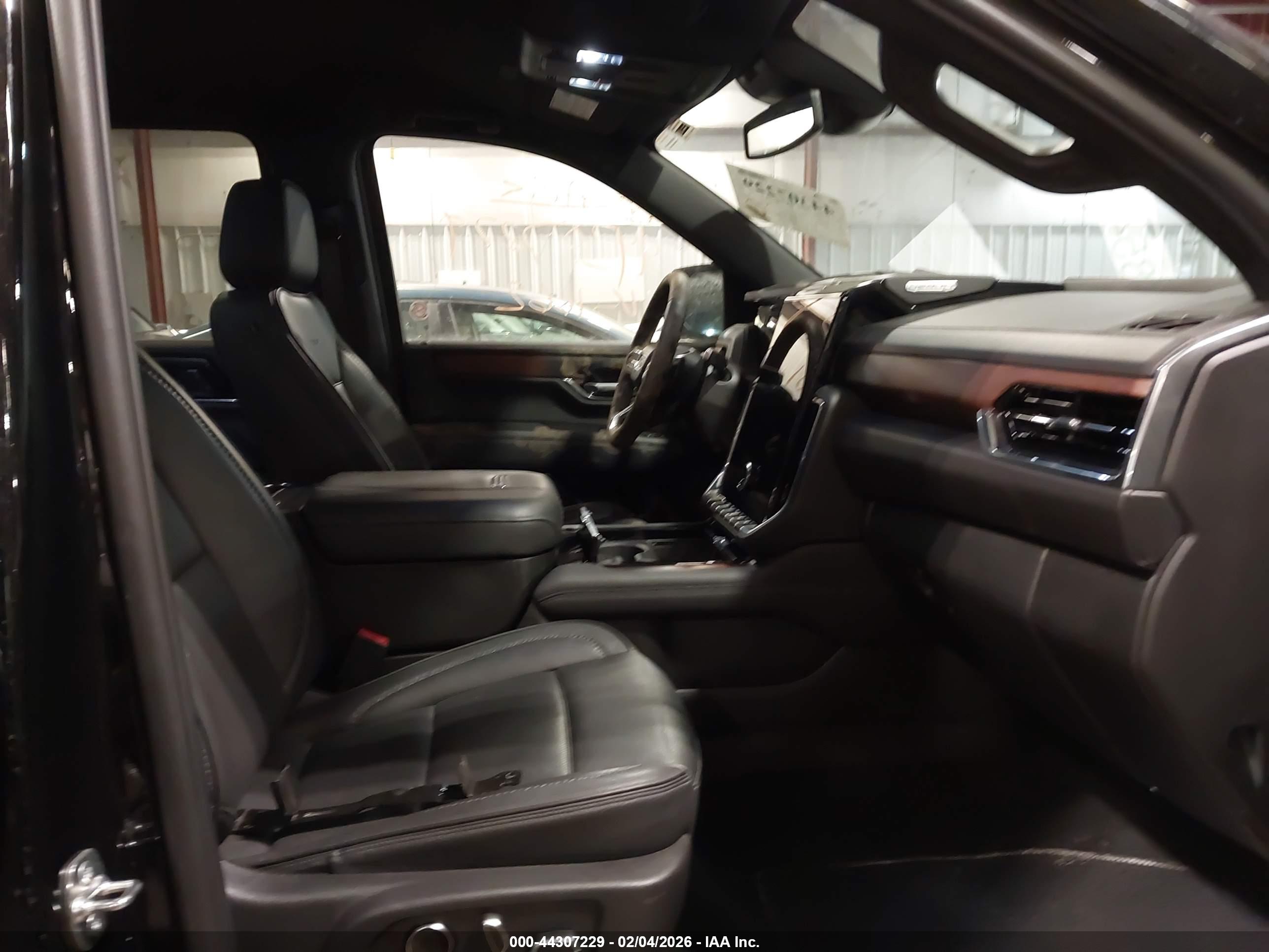 GMC YUKON image 5