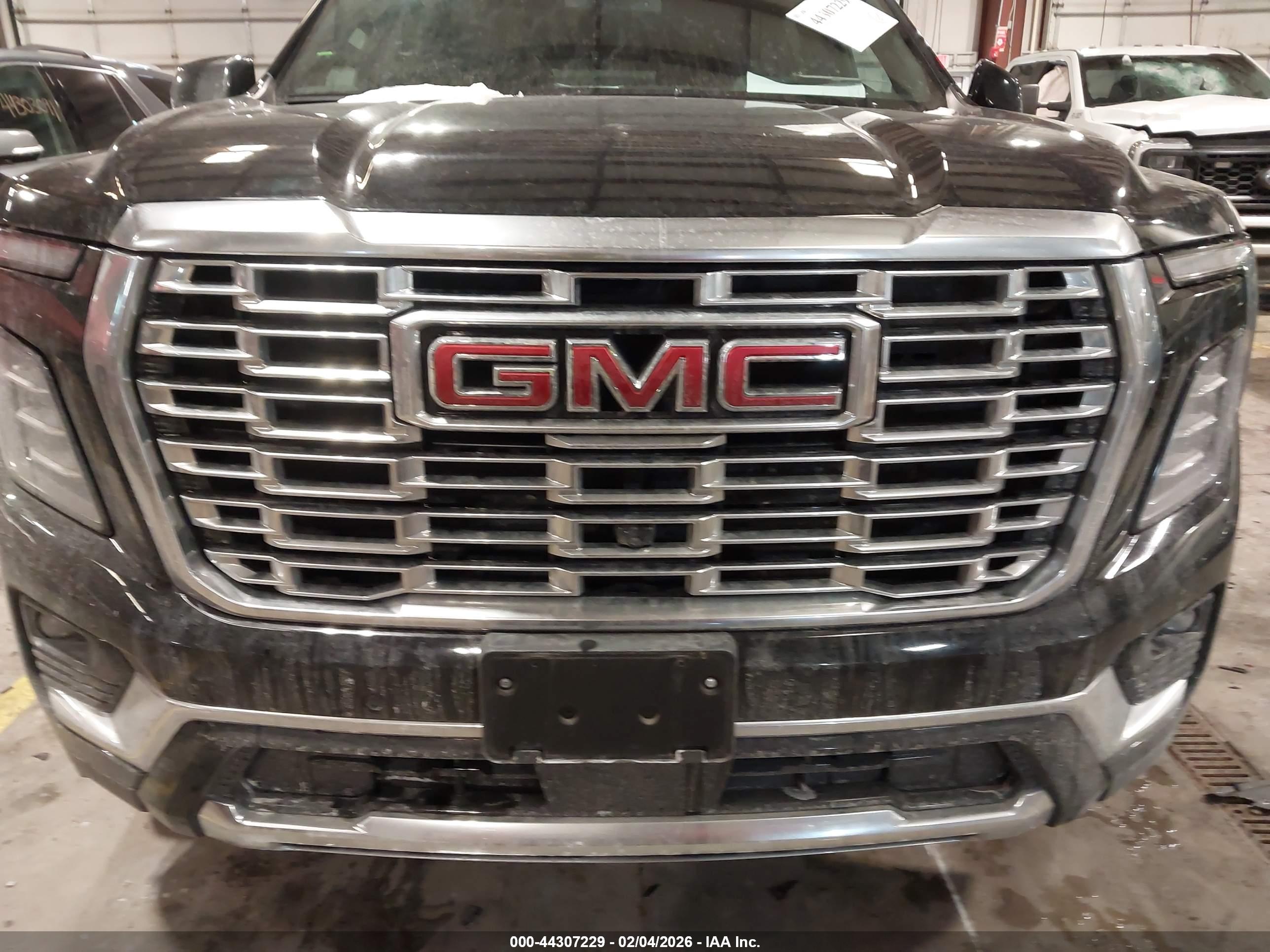 GMC YUKON image 6