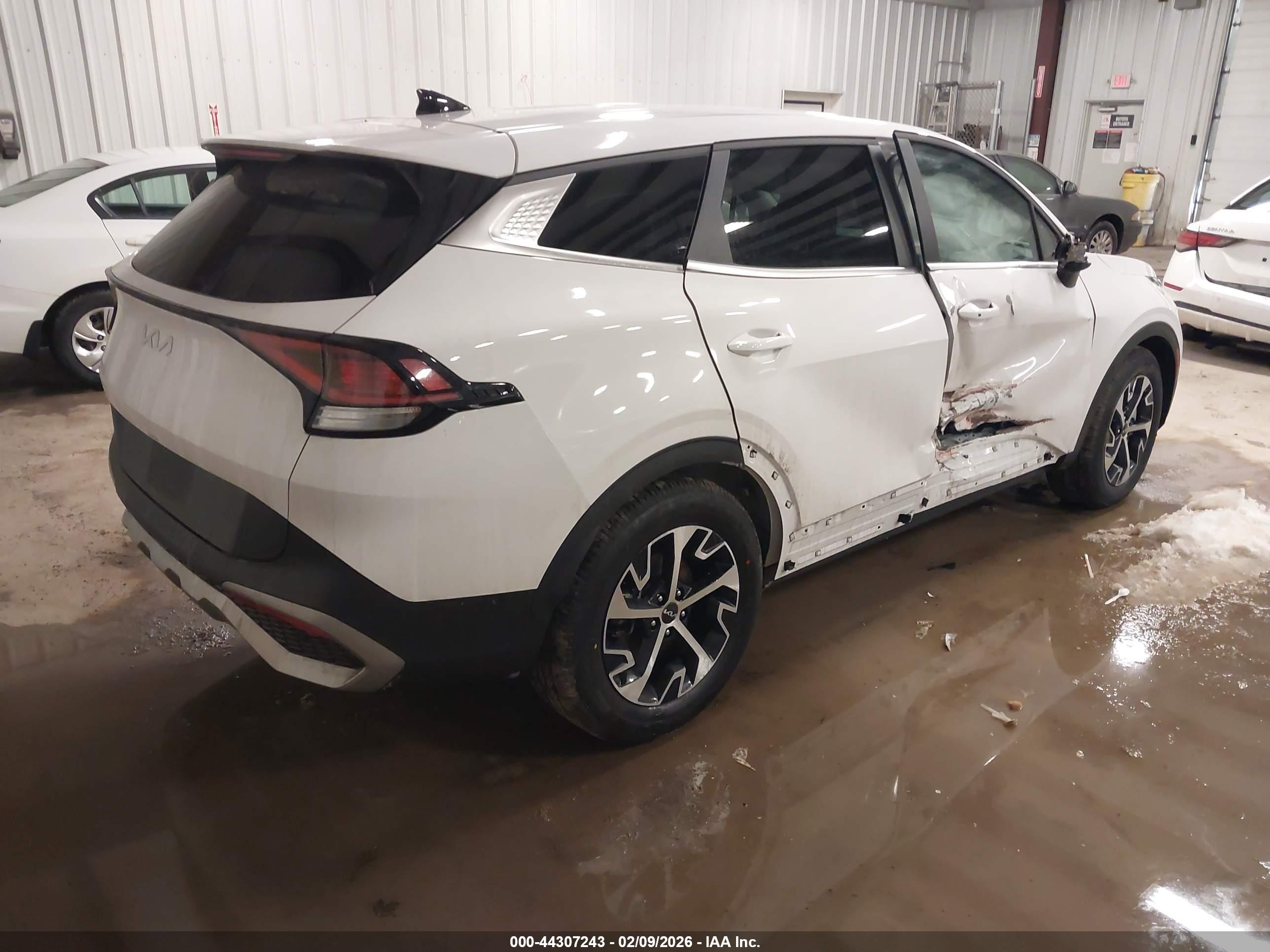 KIA SPORTAGE image 4