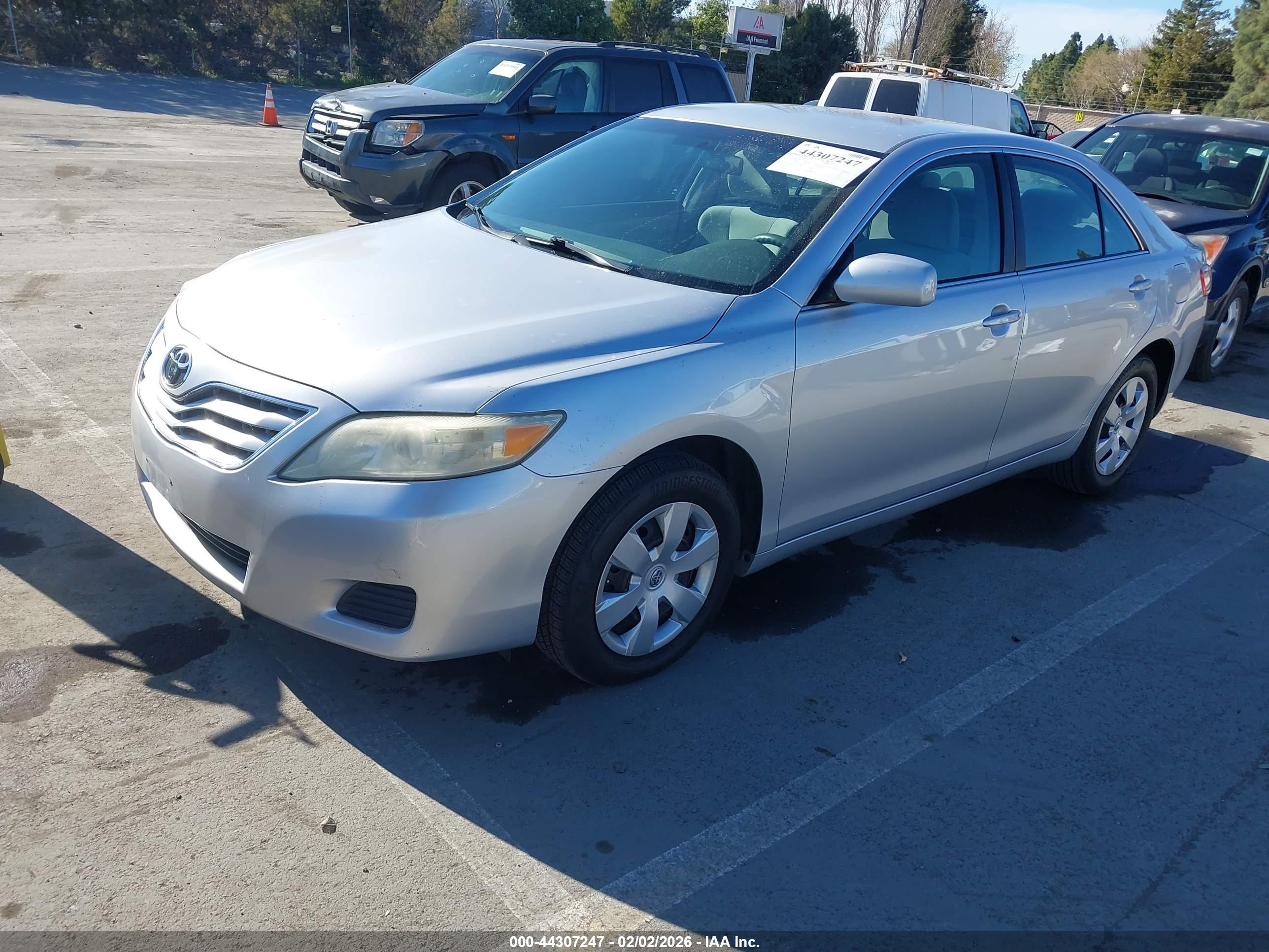 TOYOTA CAMRY image 2