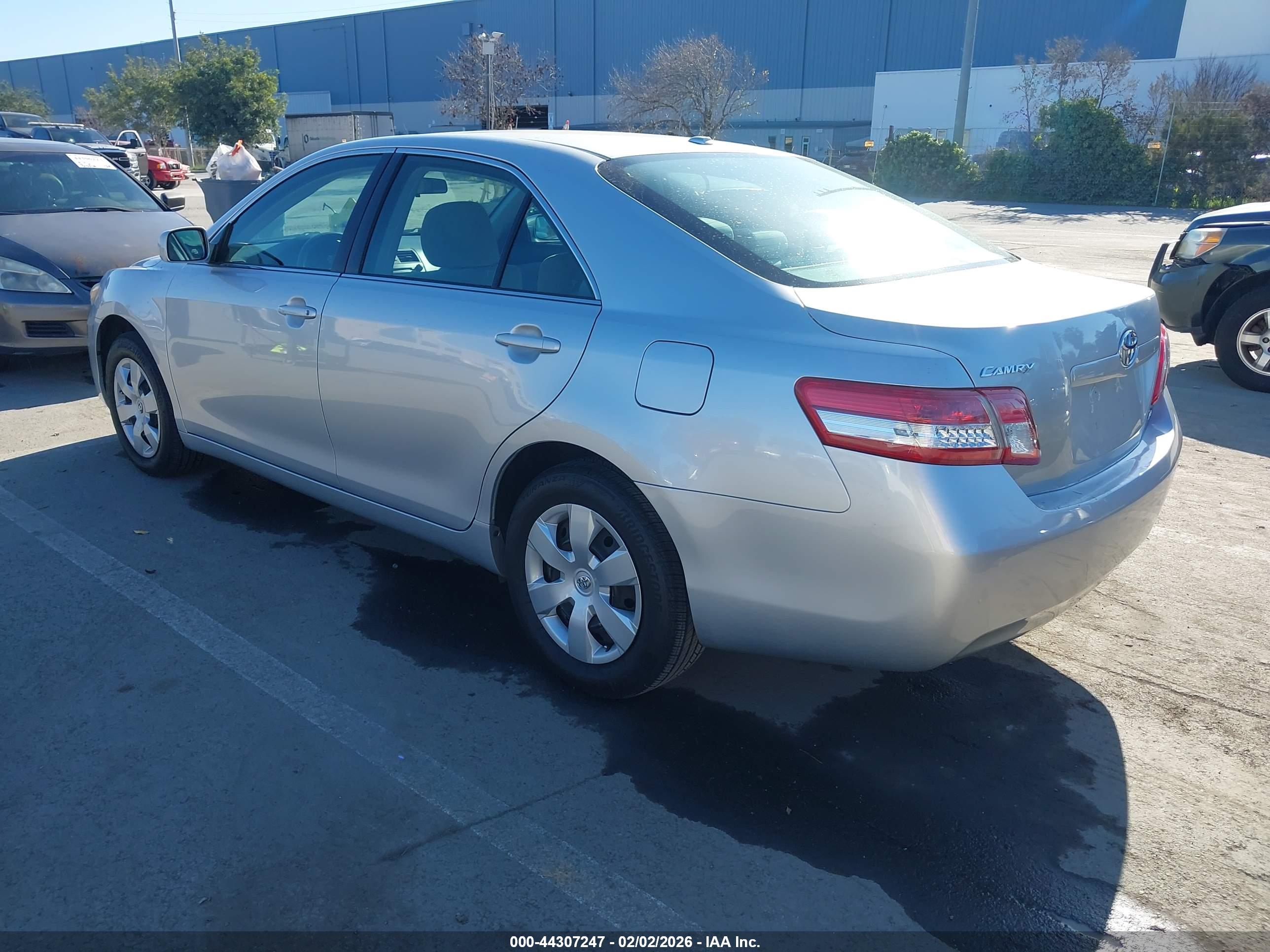 TOYOTA CAMRY image 3