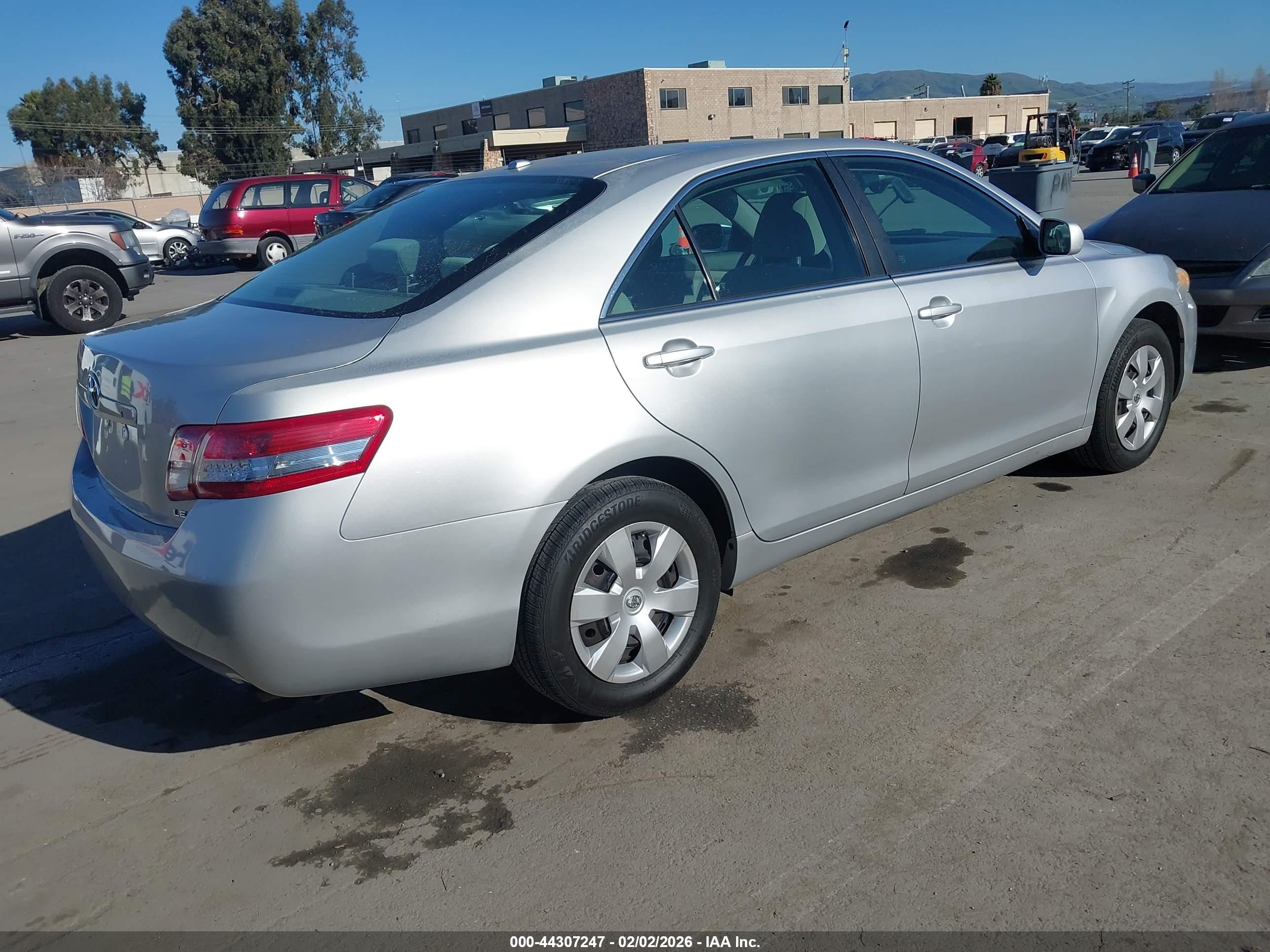 TOYOTA CAMRY image 4