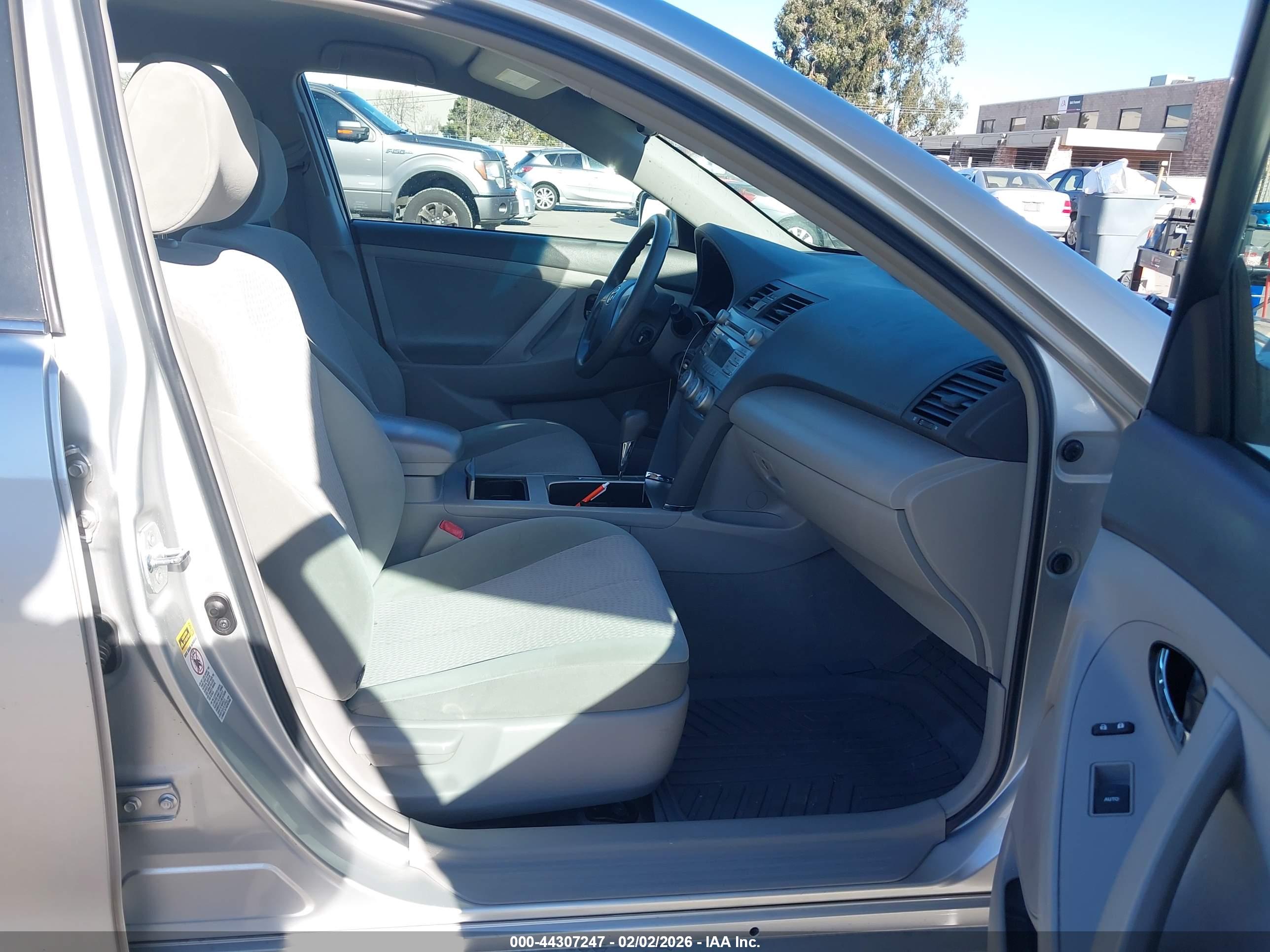 TOYOTA CAMRY image 5