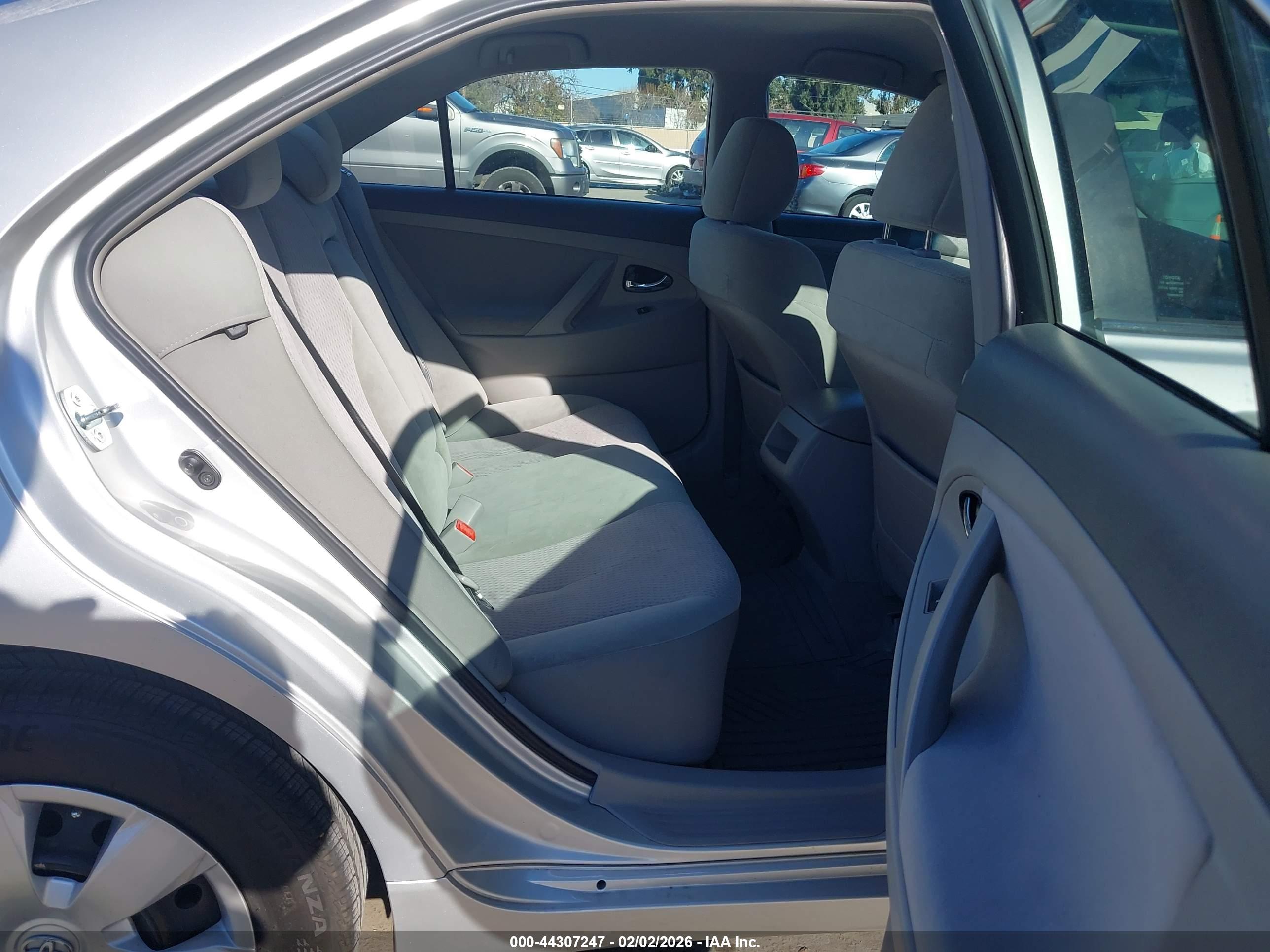 TOYOTA CAMRY image 8