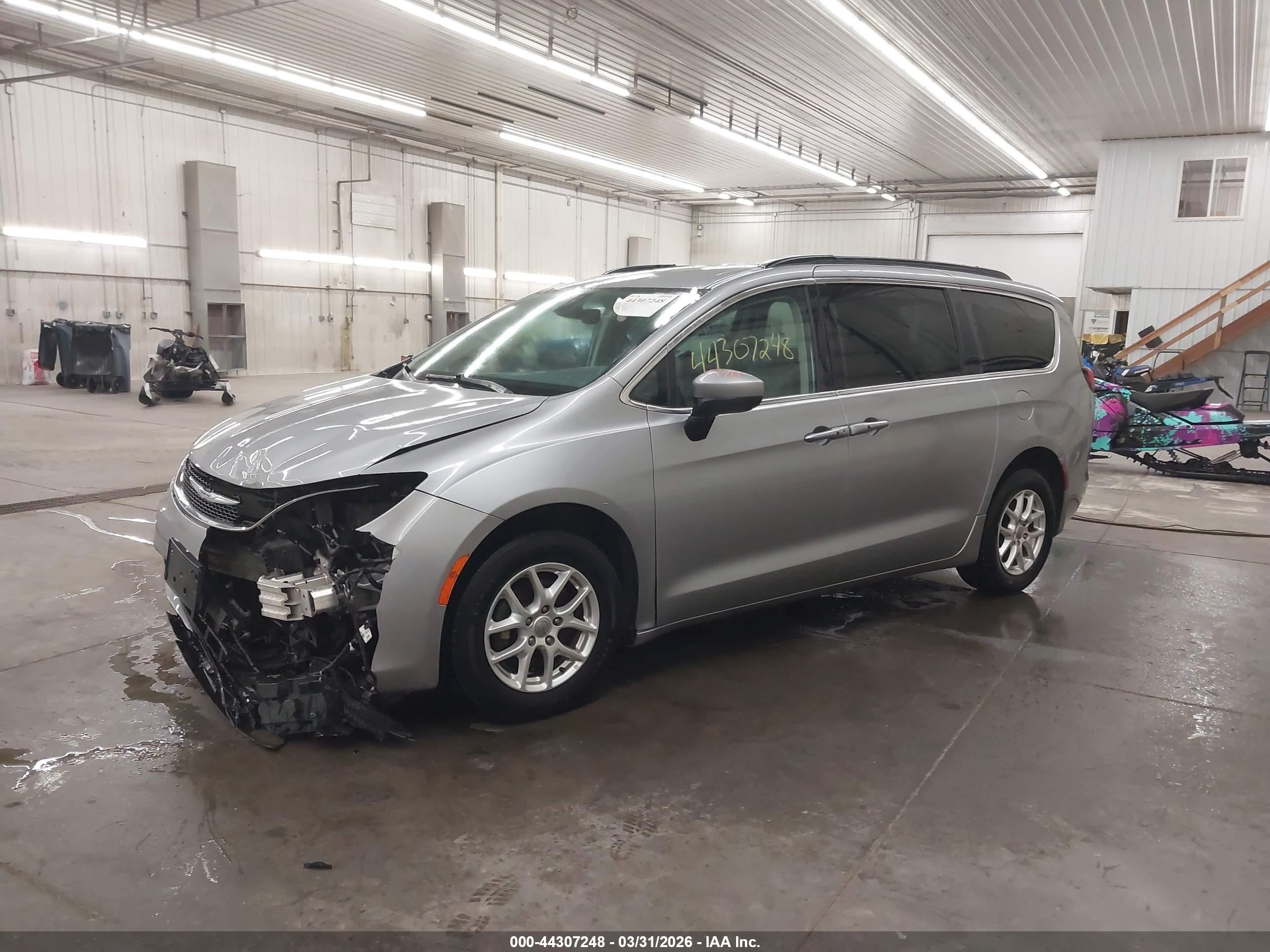 CHRYSLER VOYAGER image 2