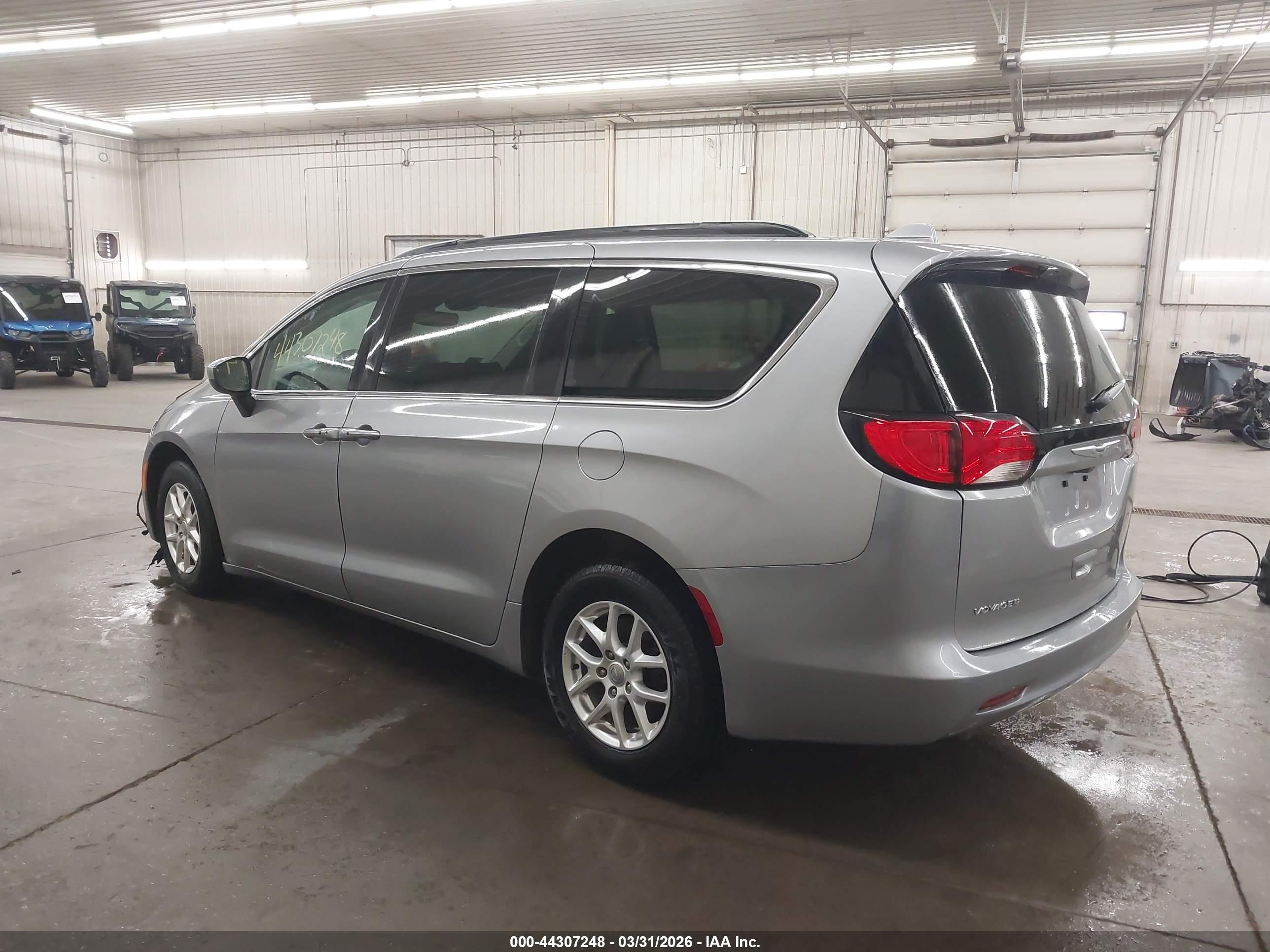 CHRYSLER VOYAGER image 3