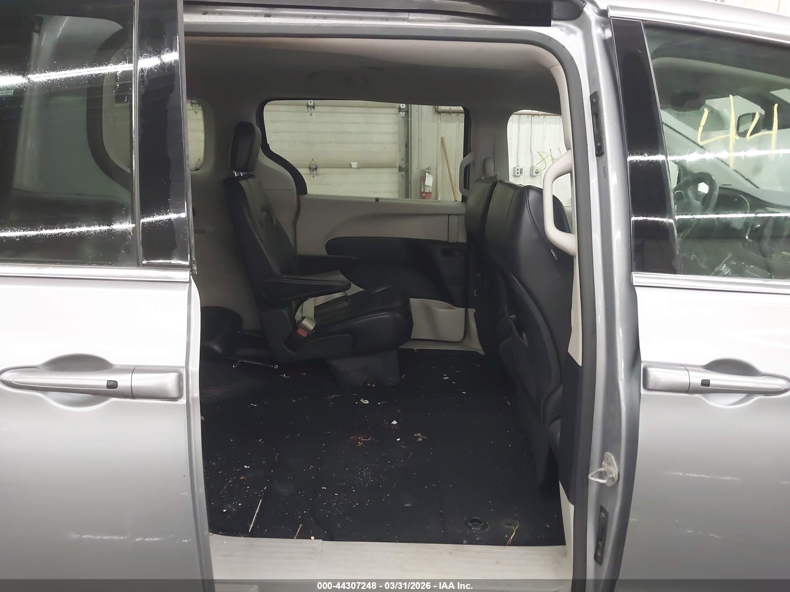 CHRYSLER VOYAGER image 8