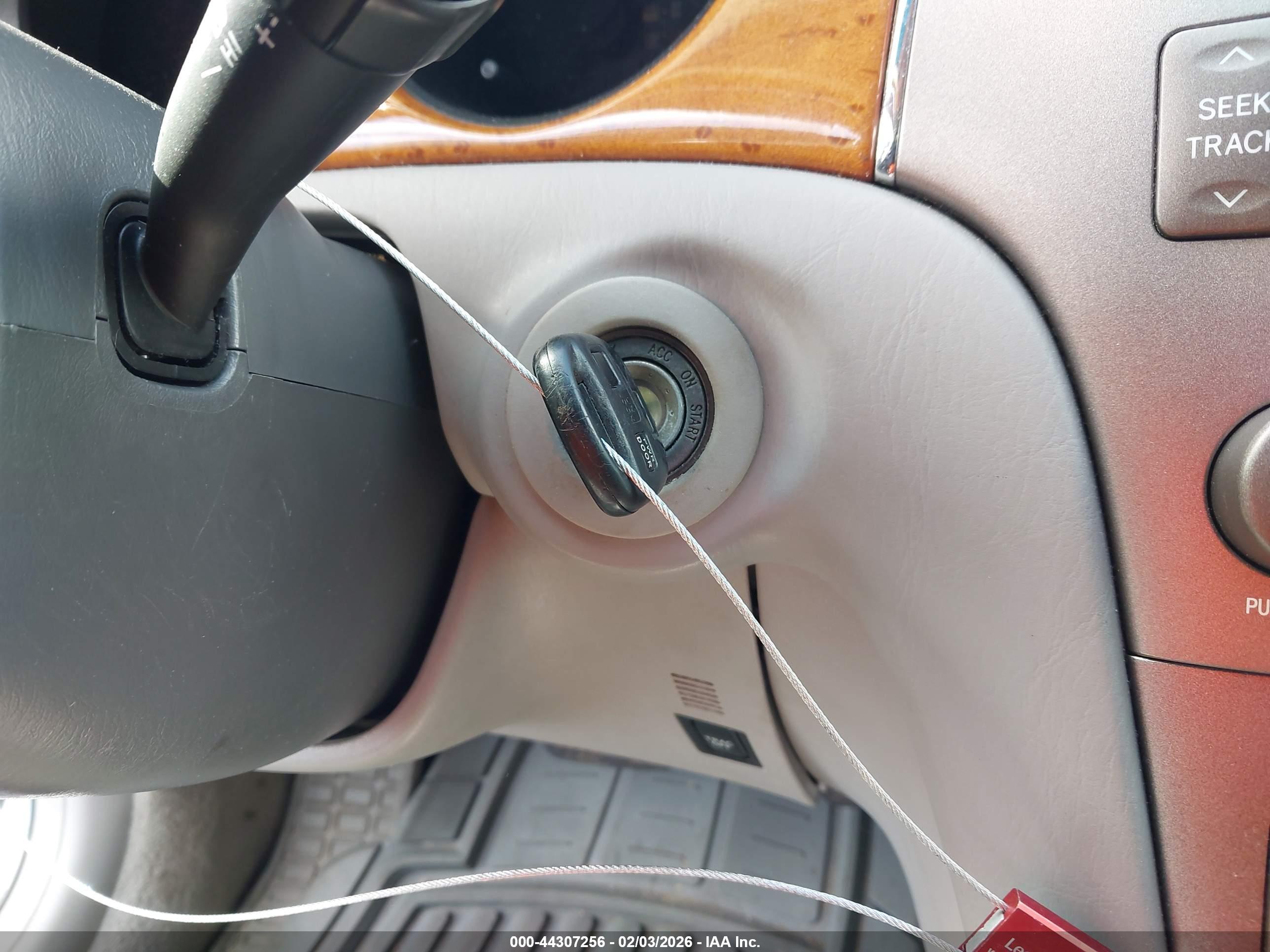 LEXUS ES image 11