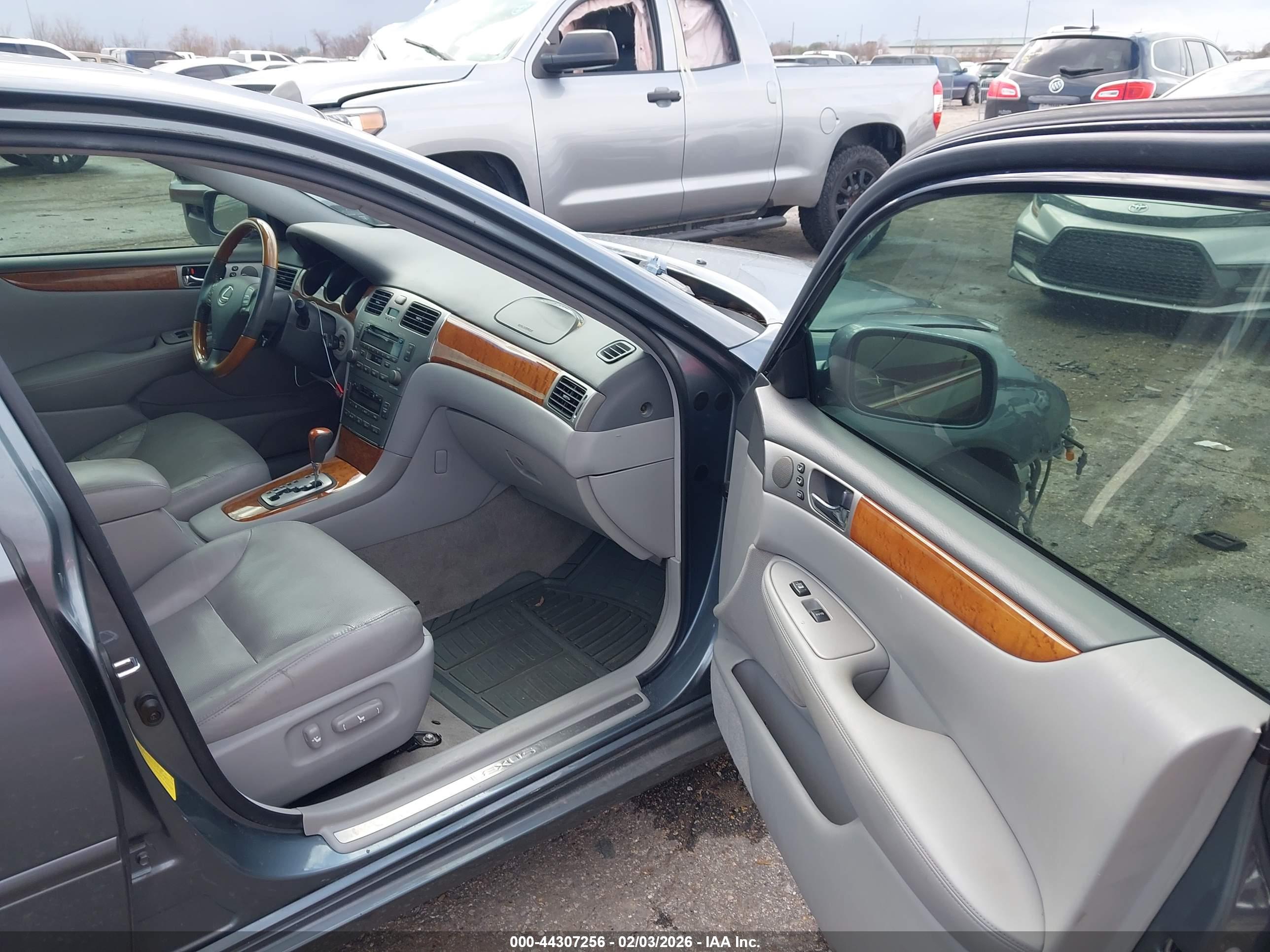 LEXUS ES image 5