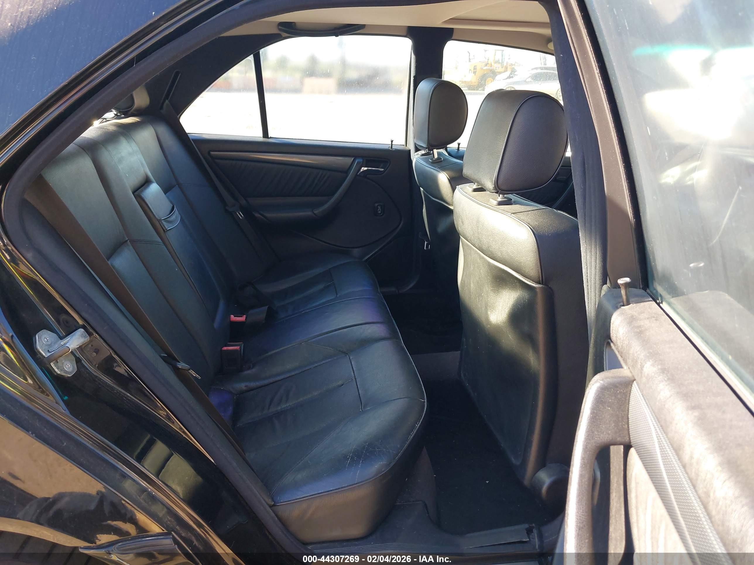 MERCEDES-BENZ C image 8