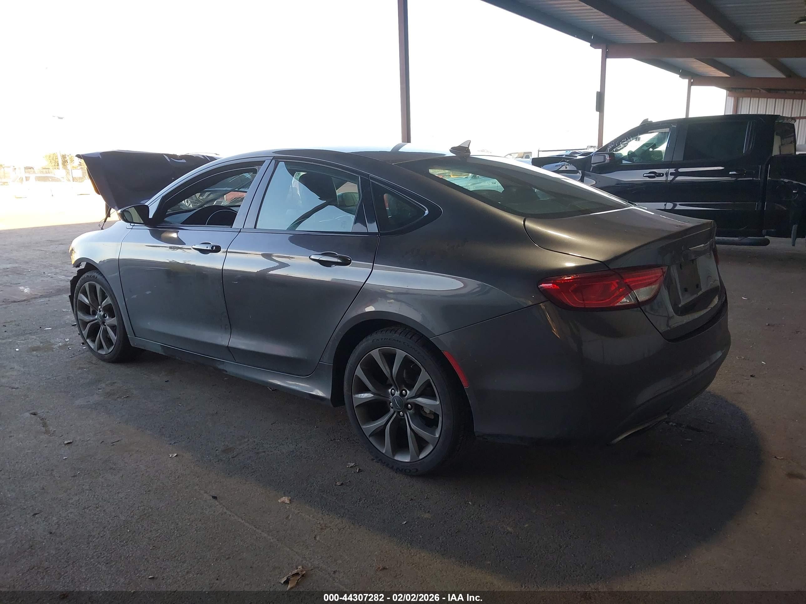 CHRYSLER 200 image 3