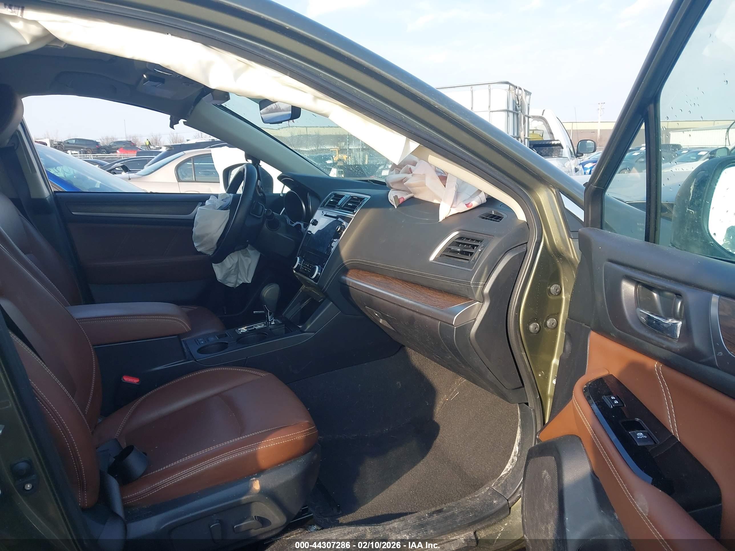 SUBARU OUTBACK image 5