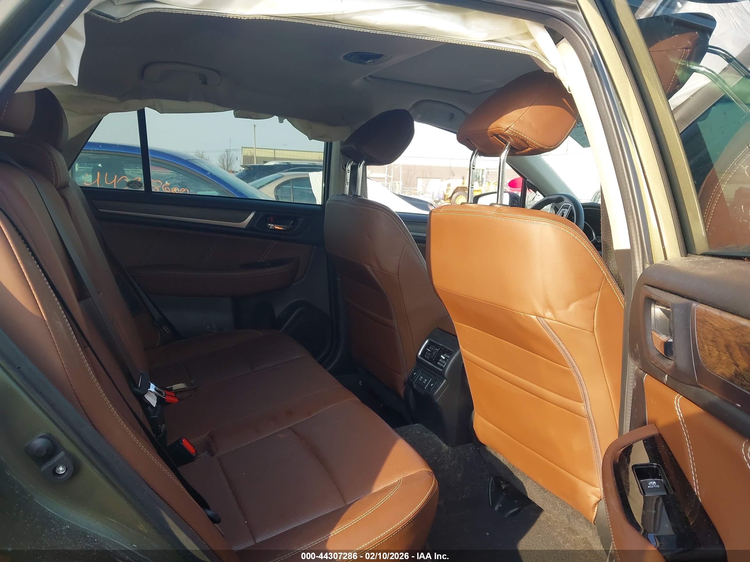 SUBARU OUTBACK image 8