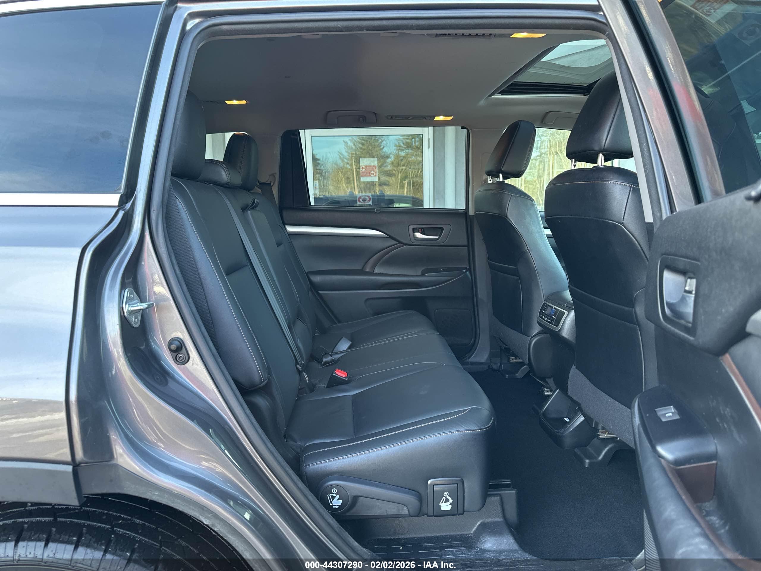 TOYOTA HIGHLANDER image 8