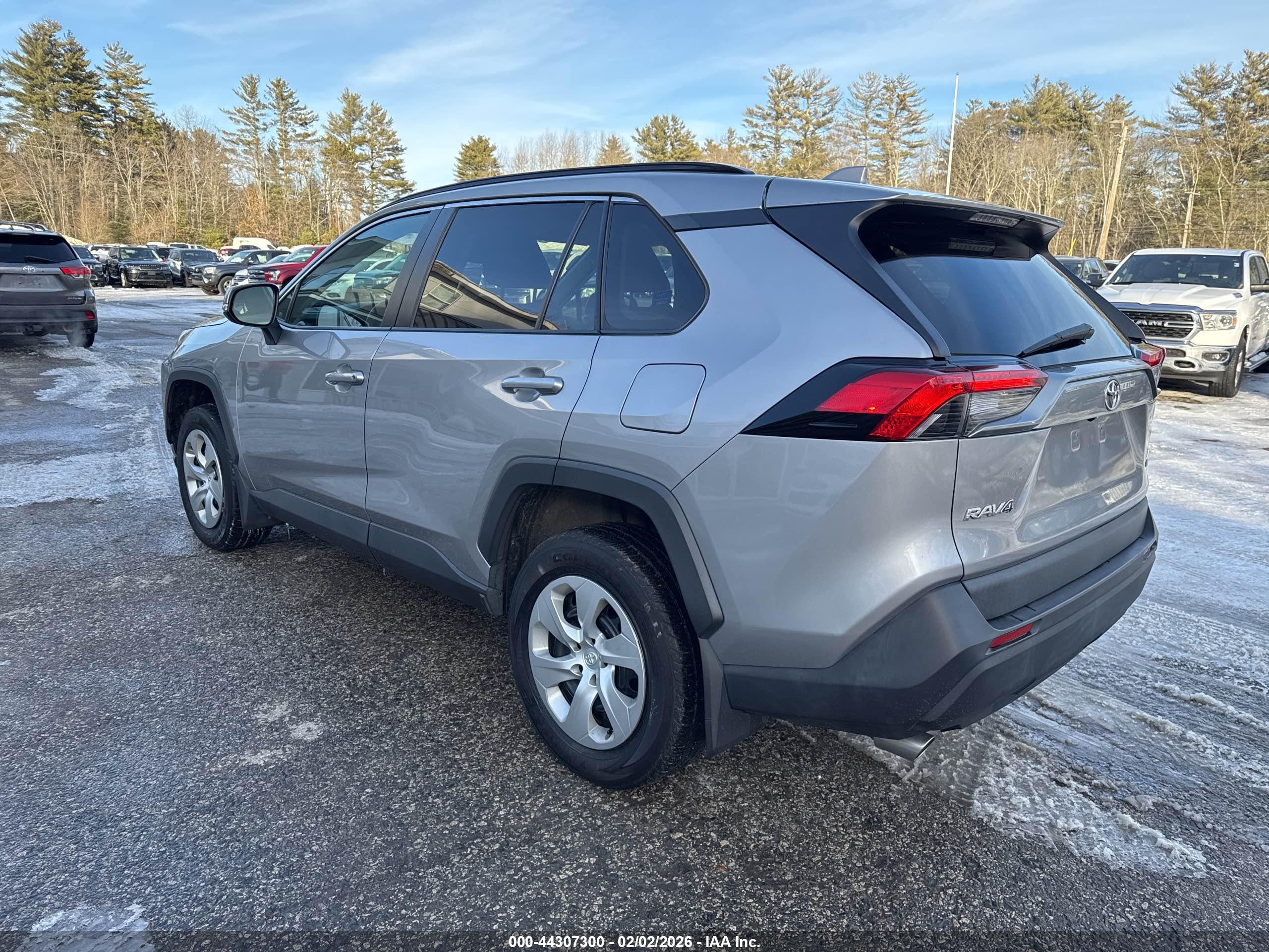 TOYOTA RAV4 image 3