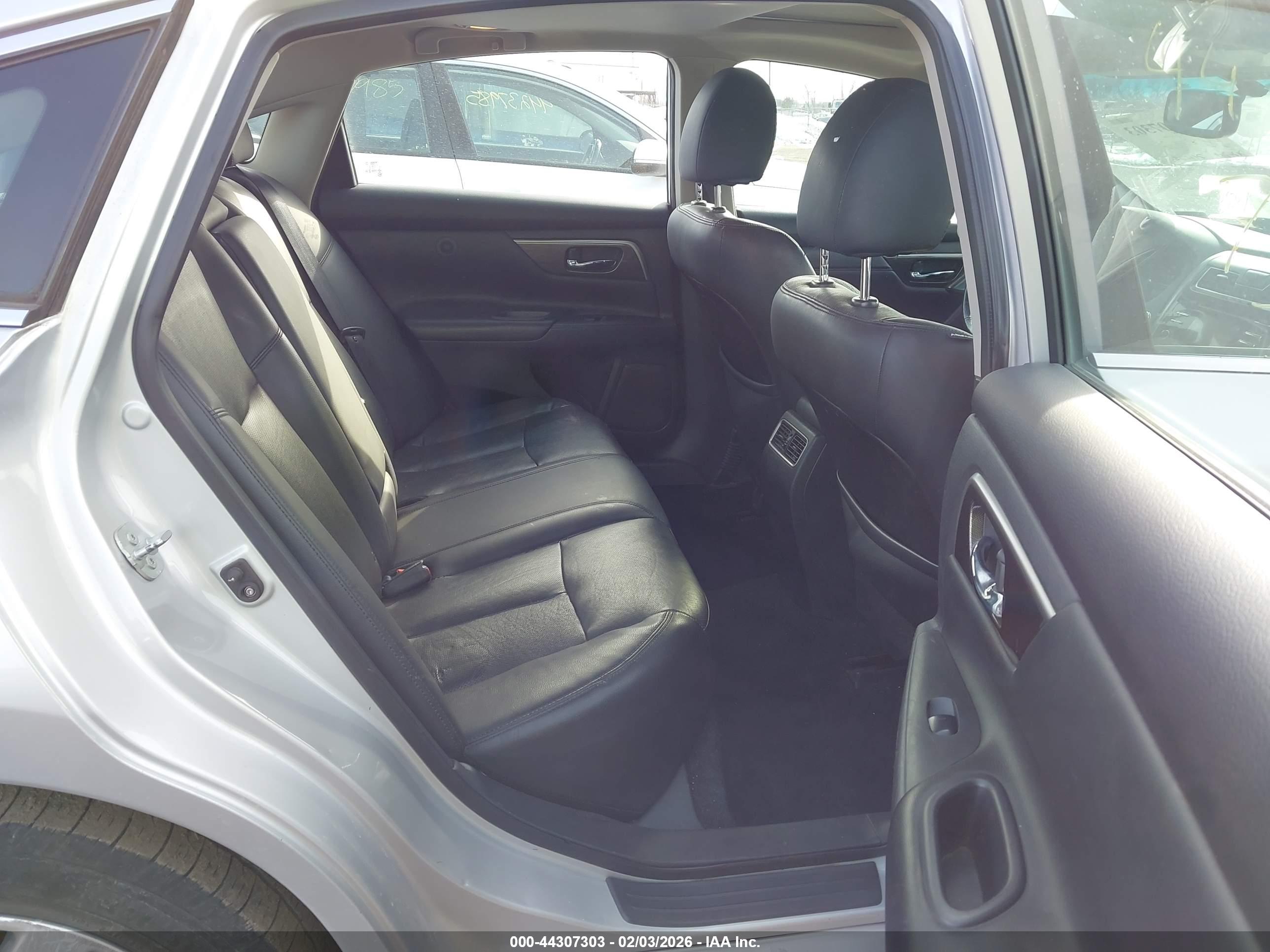NISSAN ALTIMA image 8
