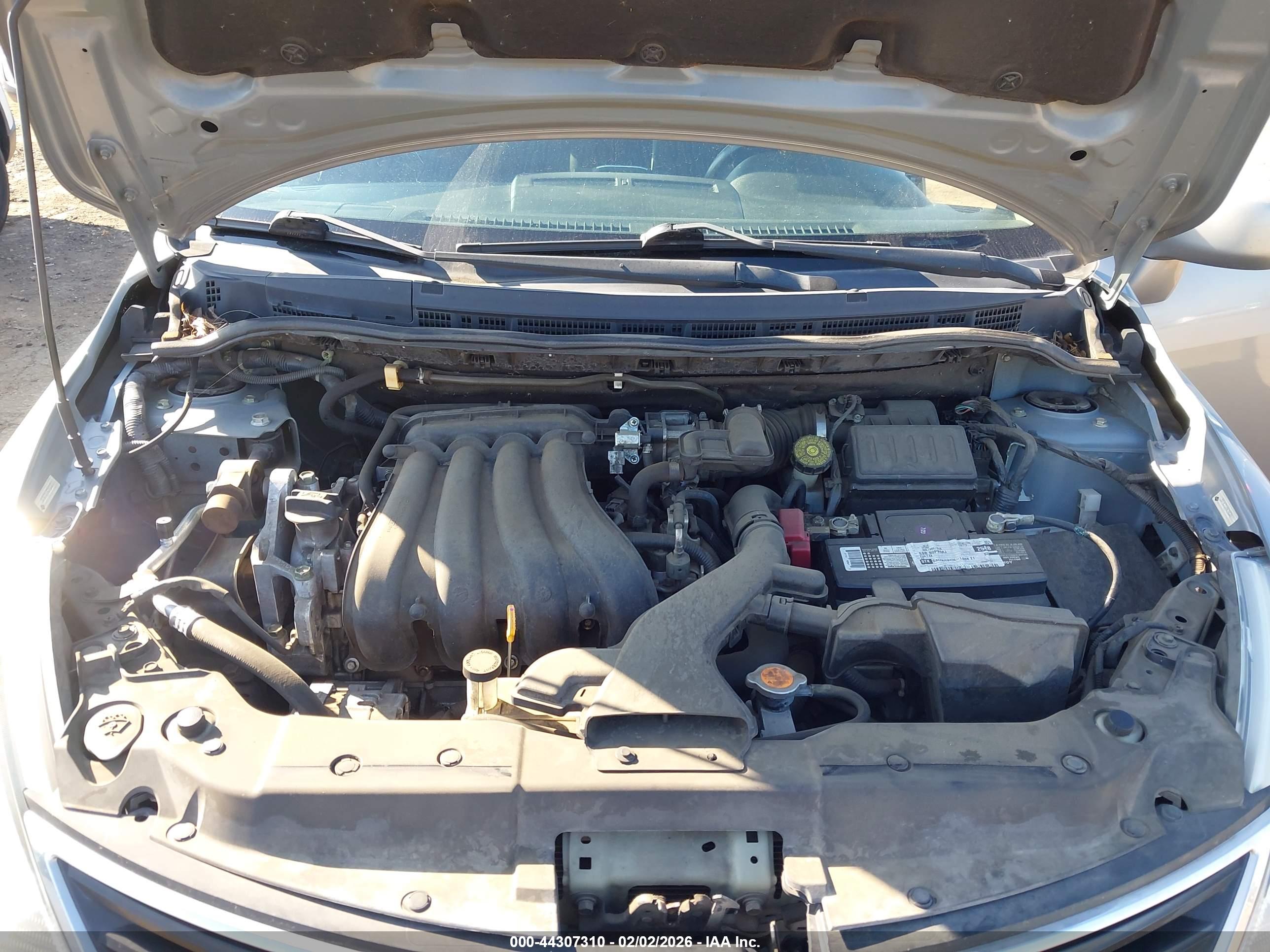 NISSAN VERSA image 10