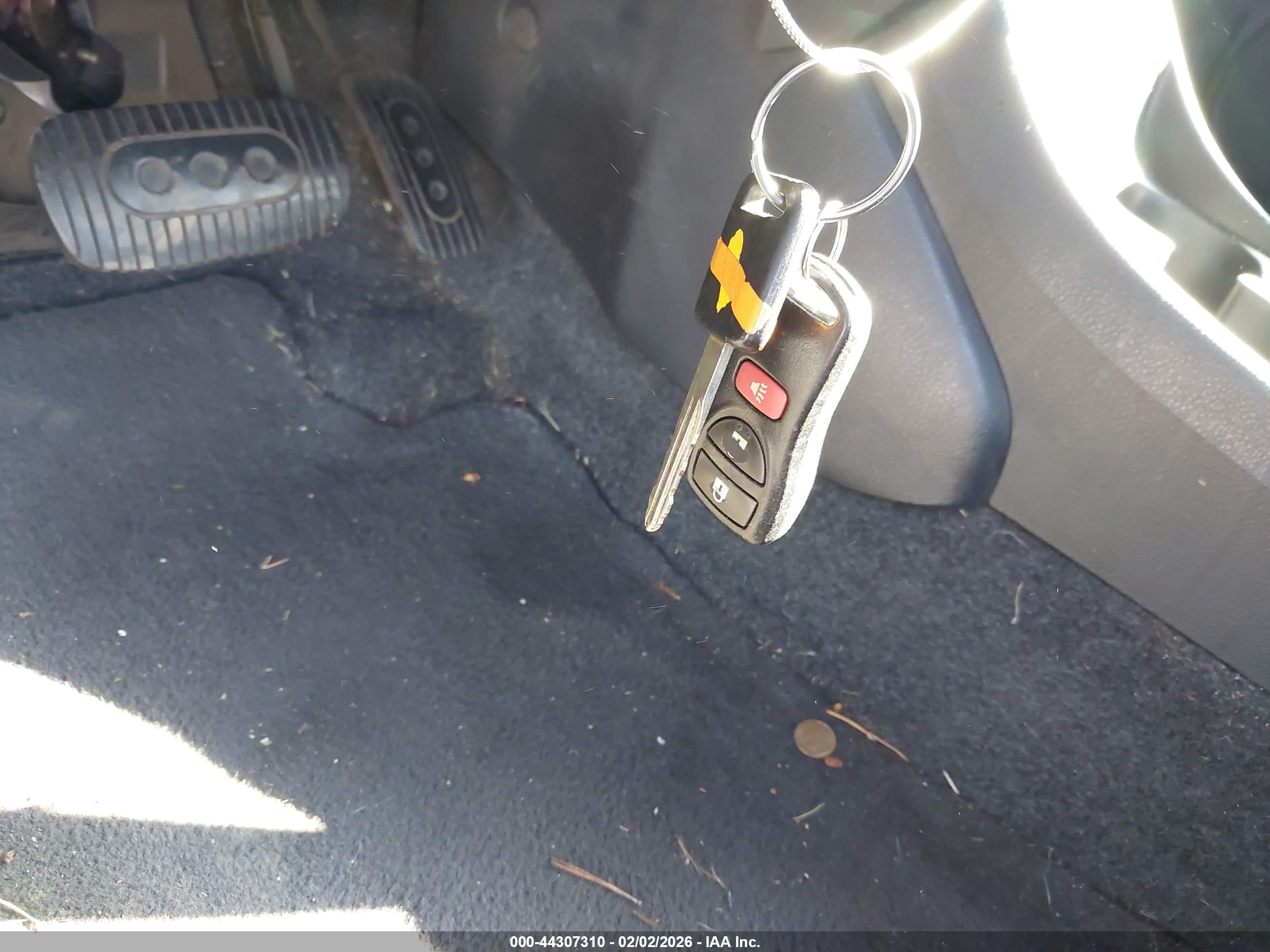 NISSAN VERSA image 11