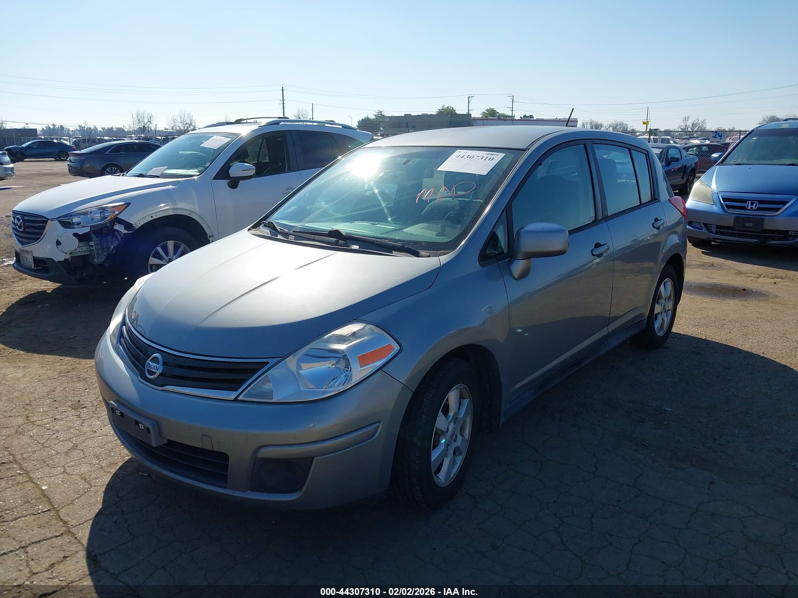 NISSAN VERSA image 2