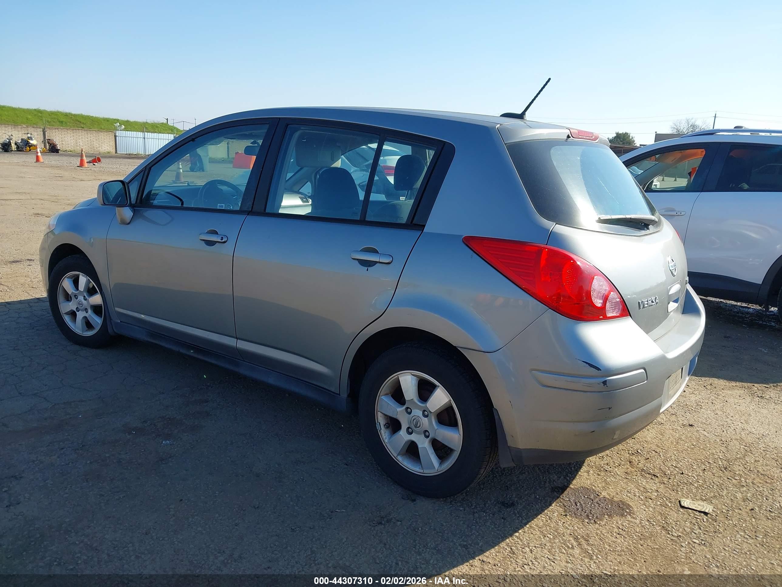 NISSAN VERSA image 3