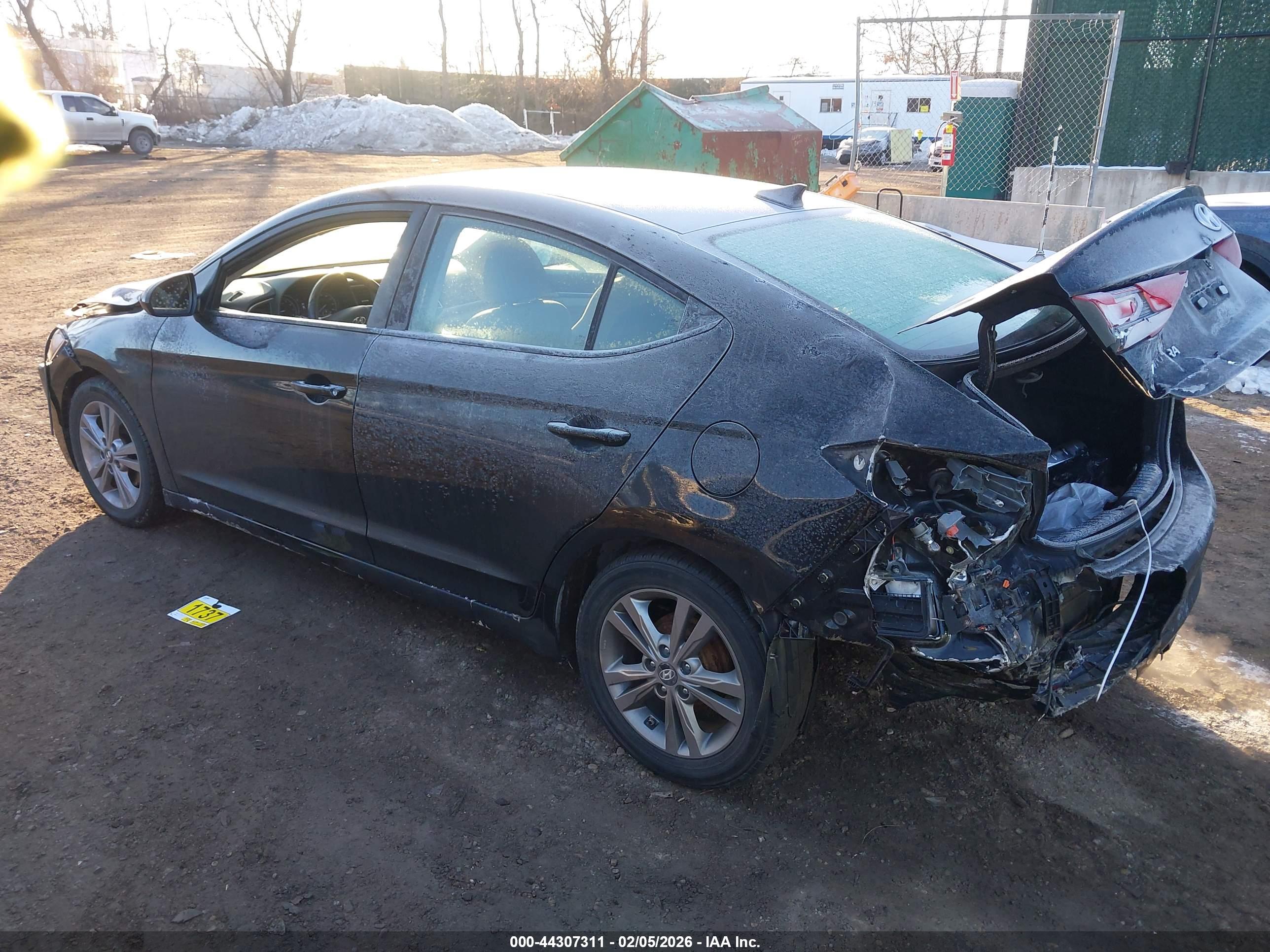 HYUNDAI ELANTRA image 3