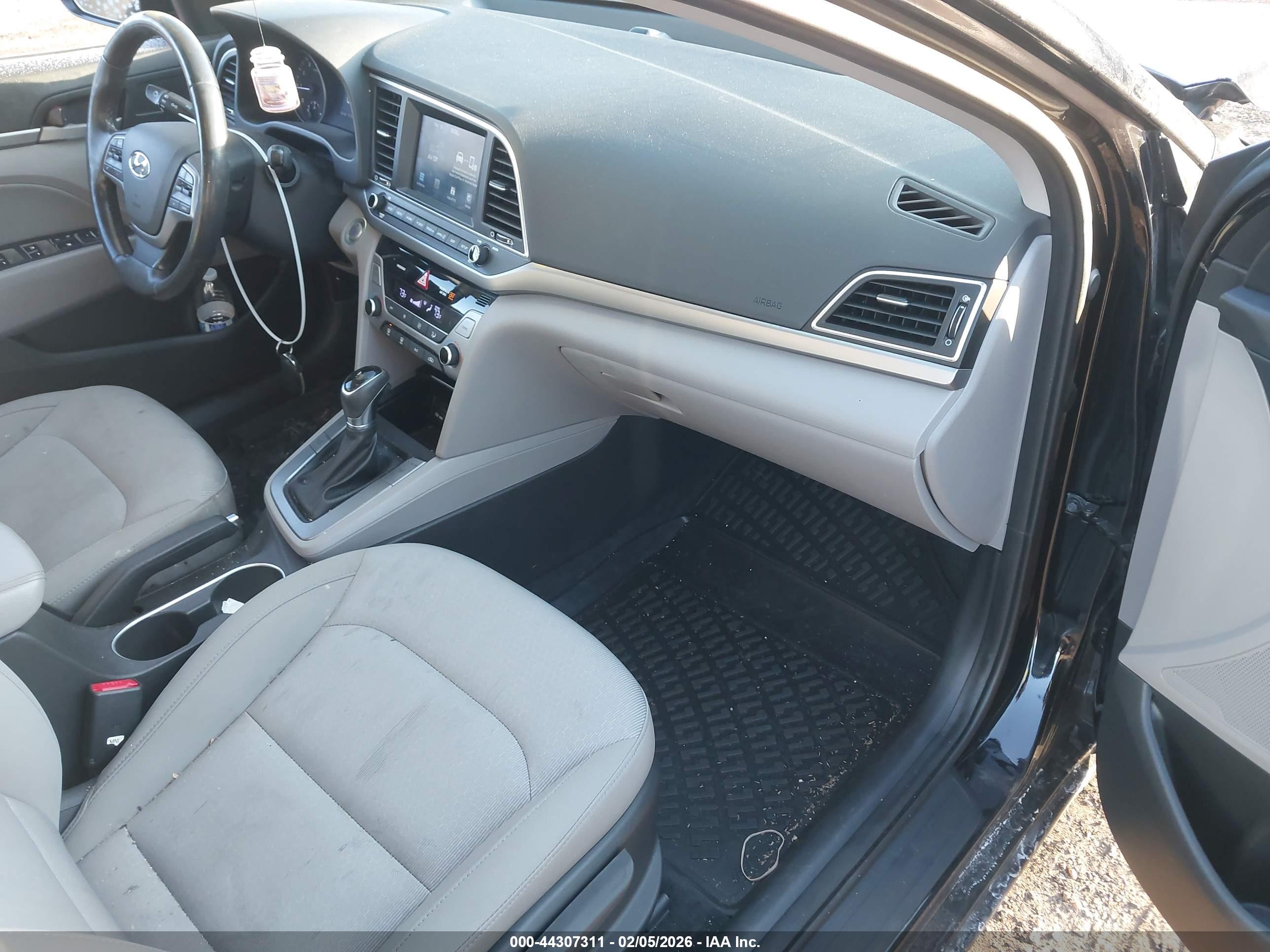 HYUNDAI ELANTRA image 5