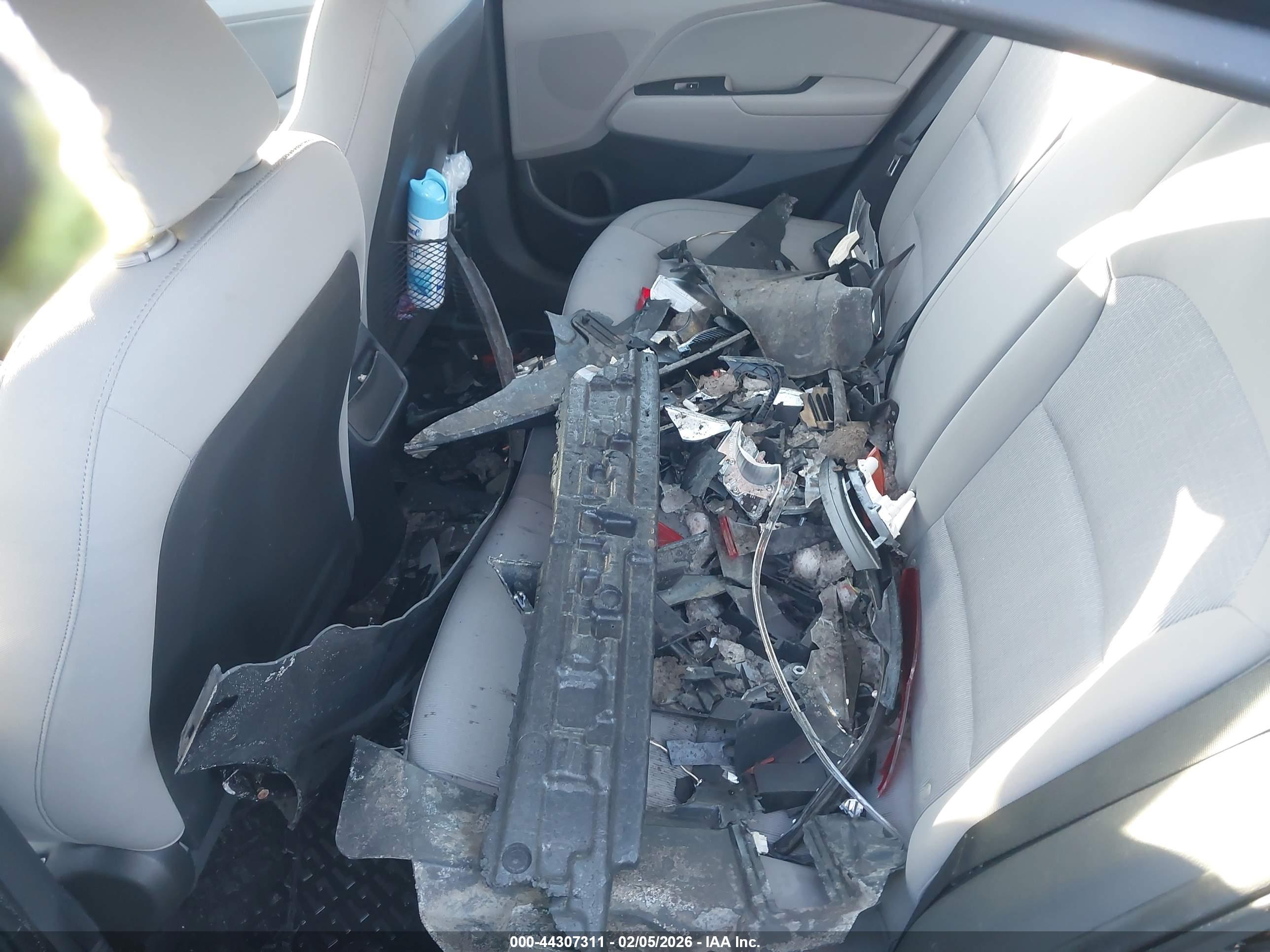 HYUNDAI ELANTRA image 8