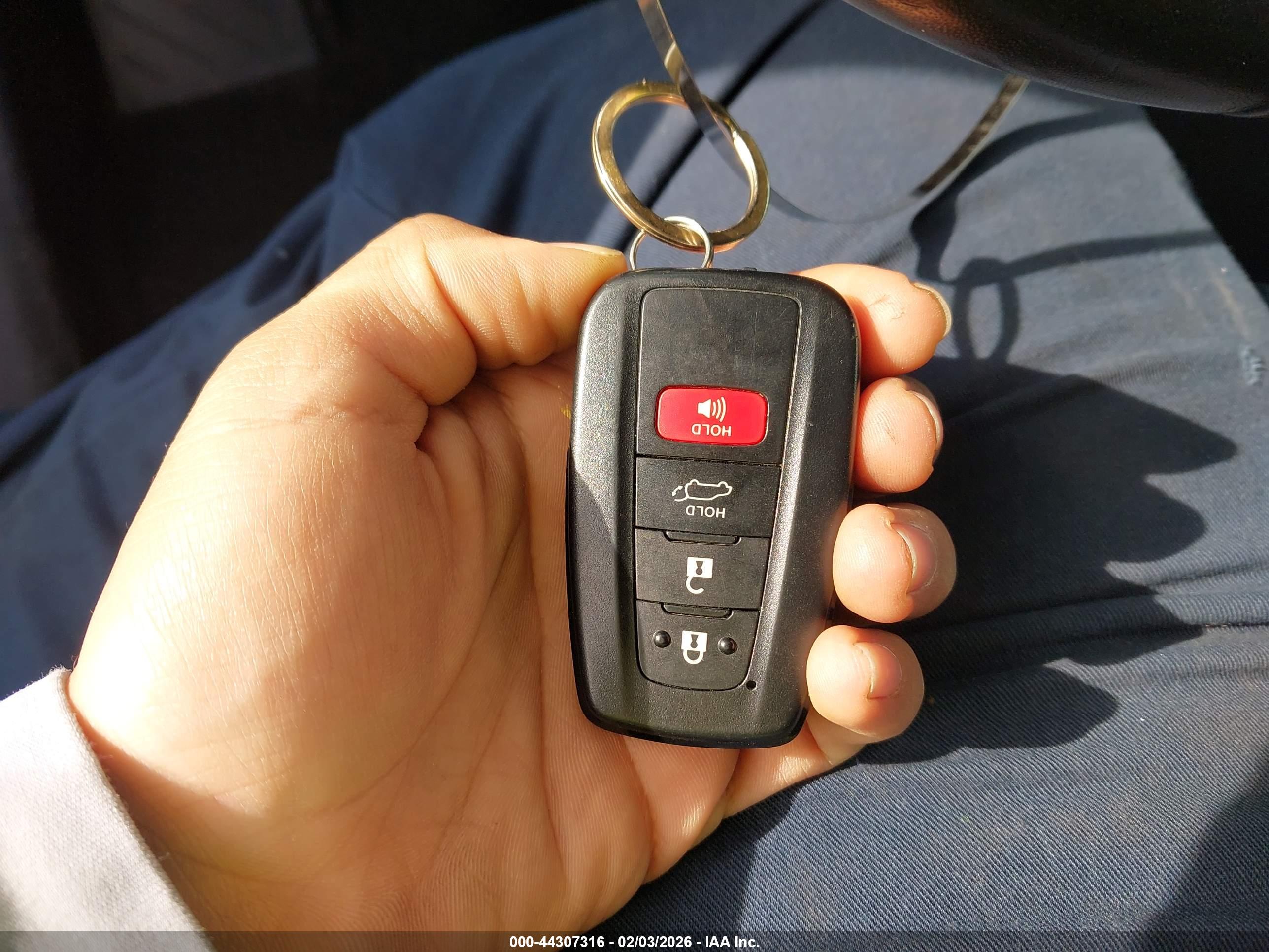 TOYOTA RAV4 image 11