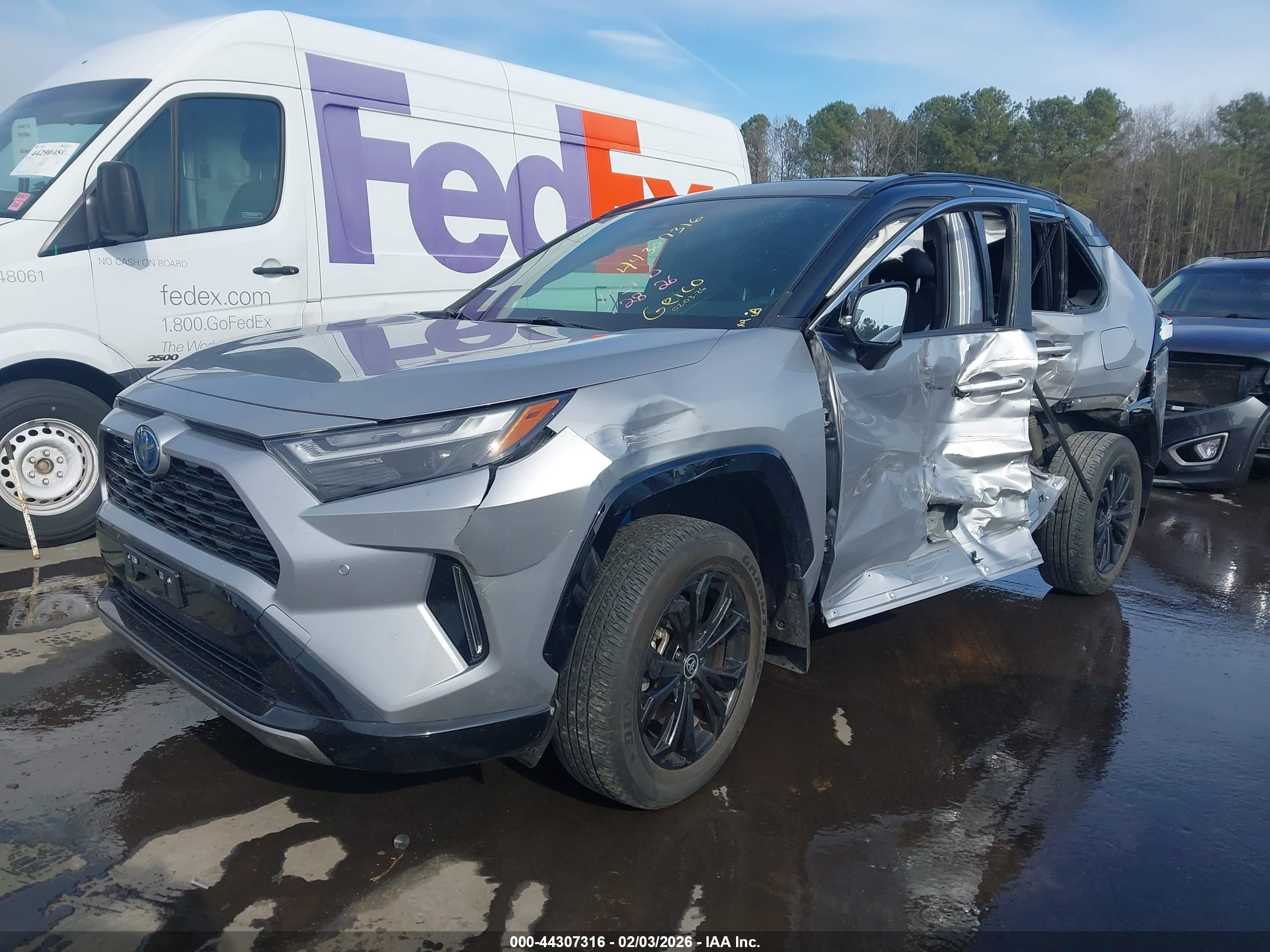 TOYOTA RAV4 image 2
