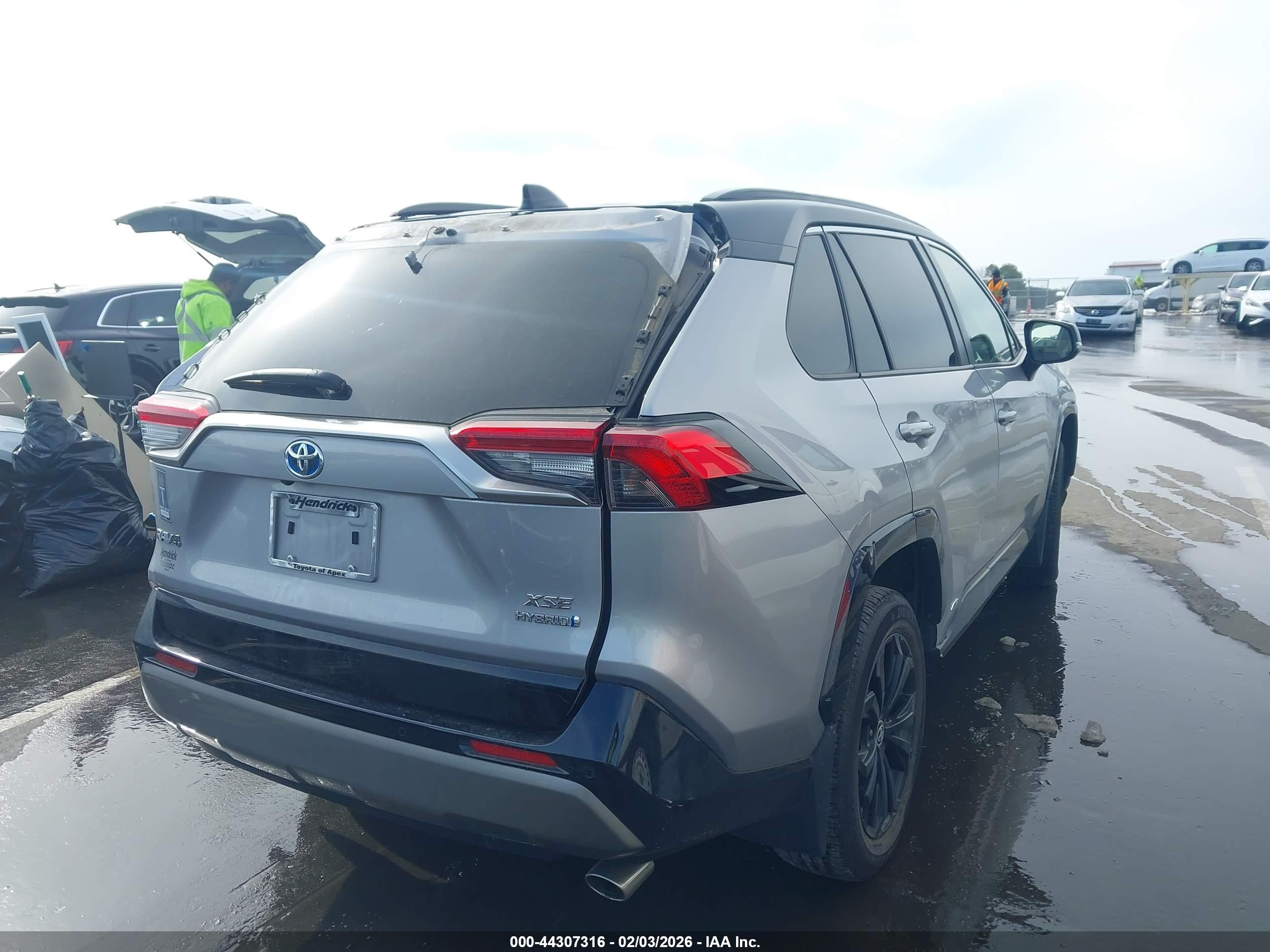 TOYOTA RAV4 image 4
