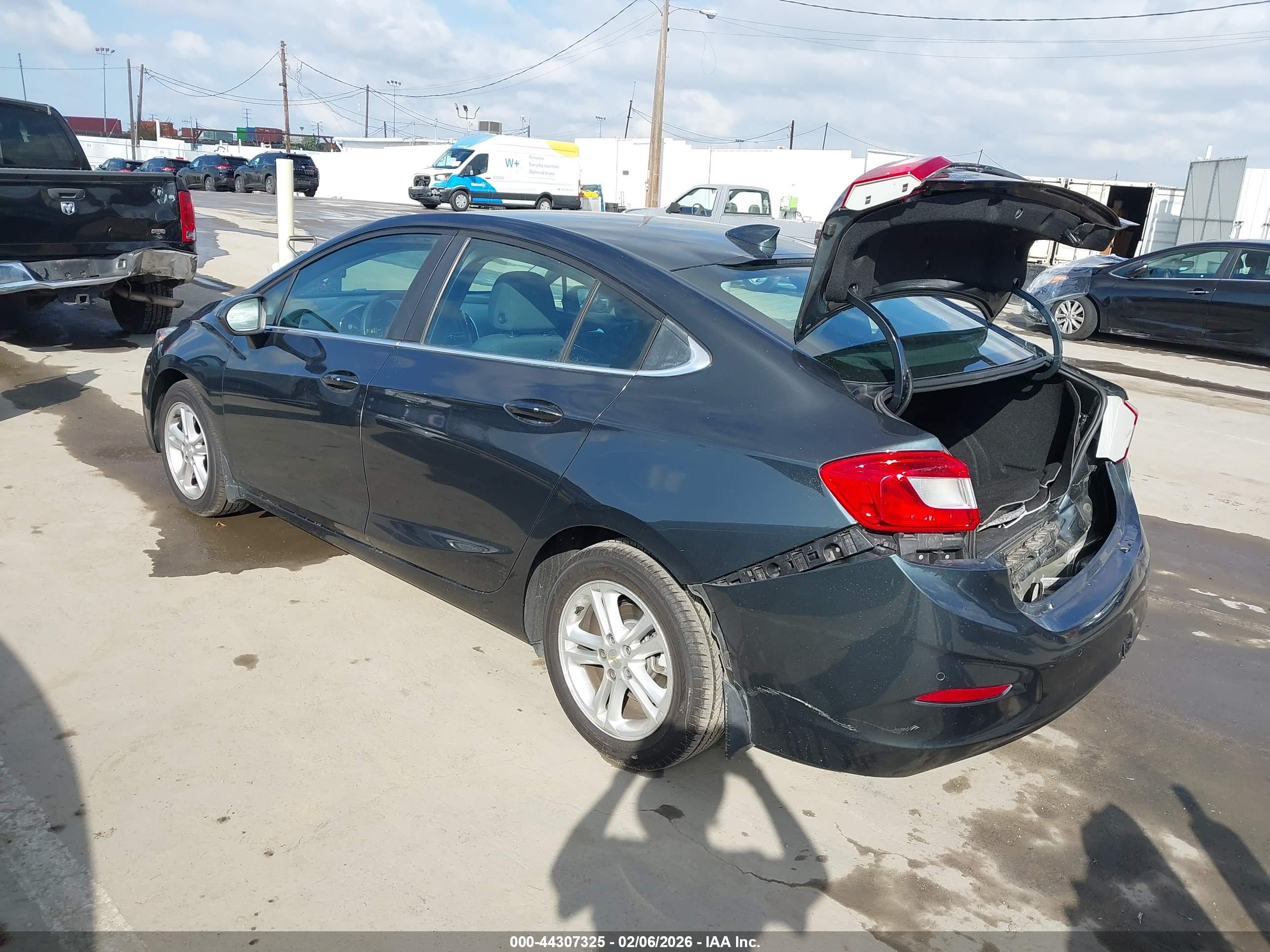 CHEVROLET CRUZE image 3
