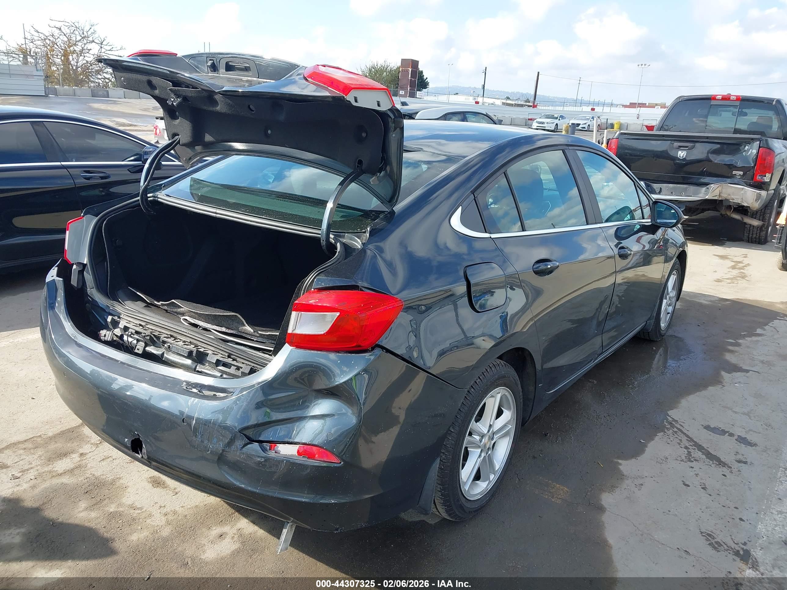CHEVROLET CRUZE image 4