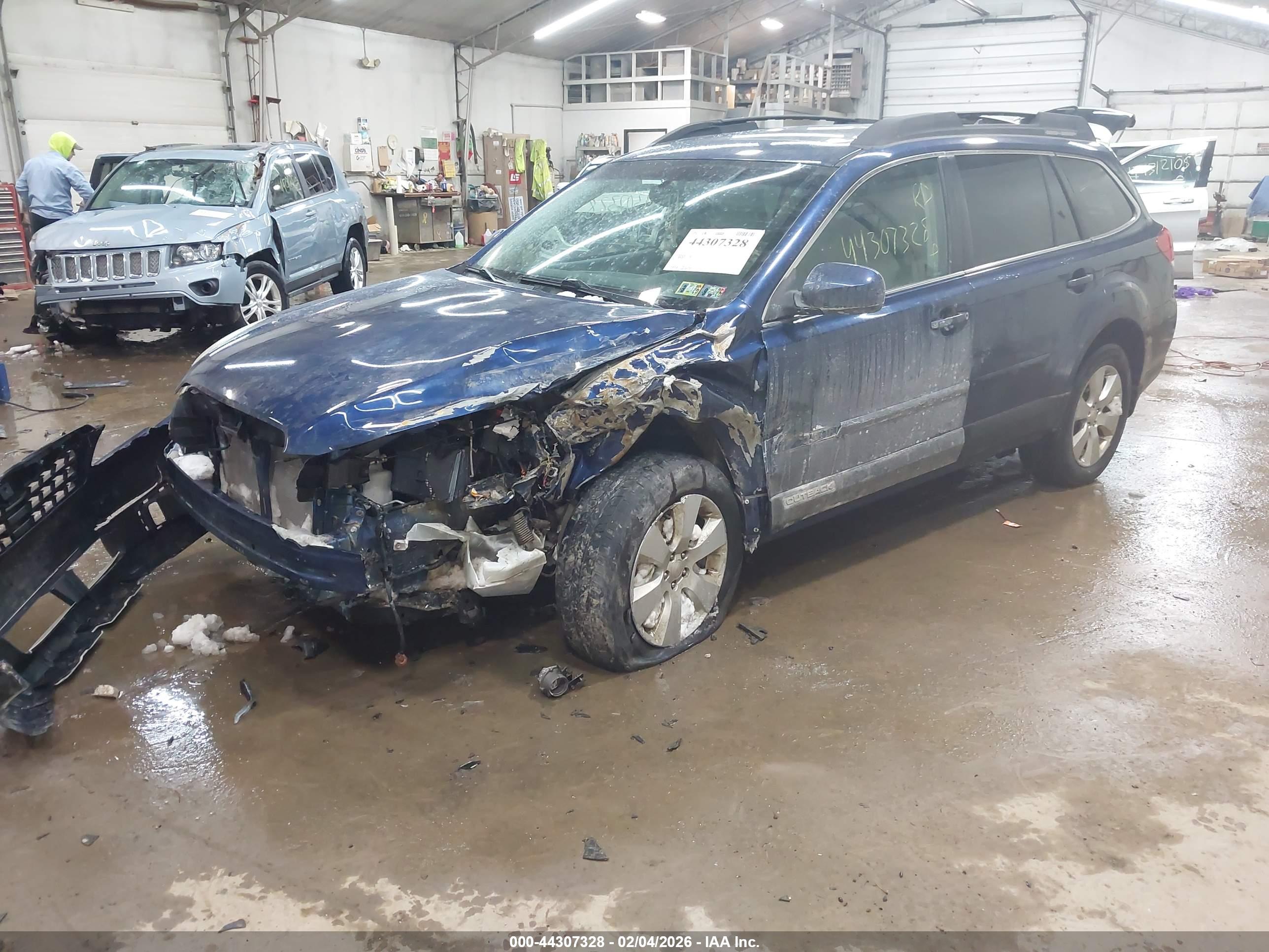 SUBARU OUTBACK image 2