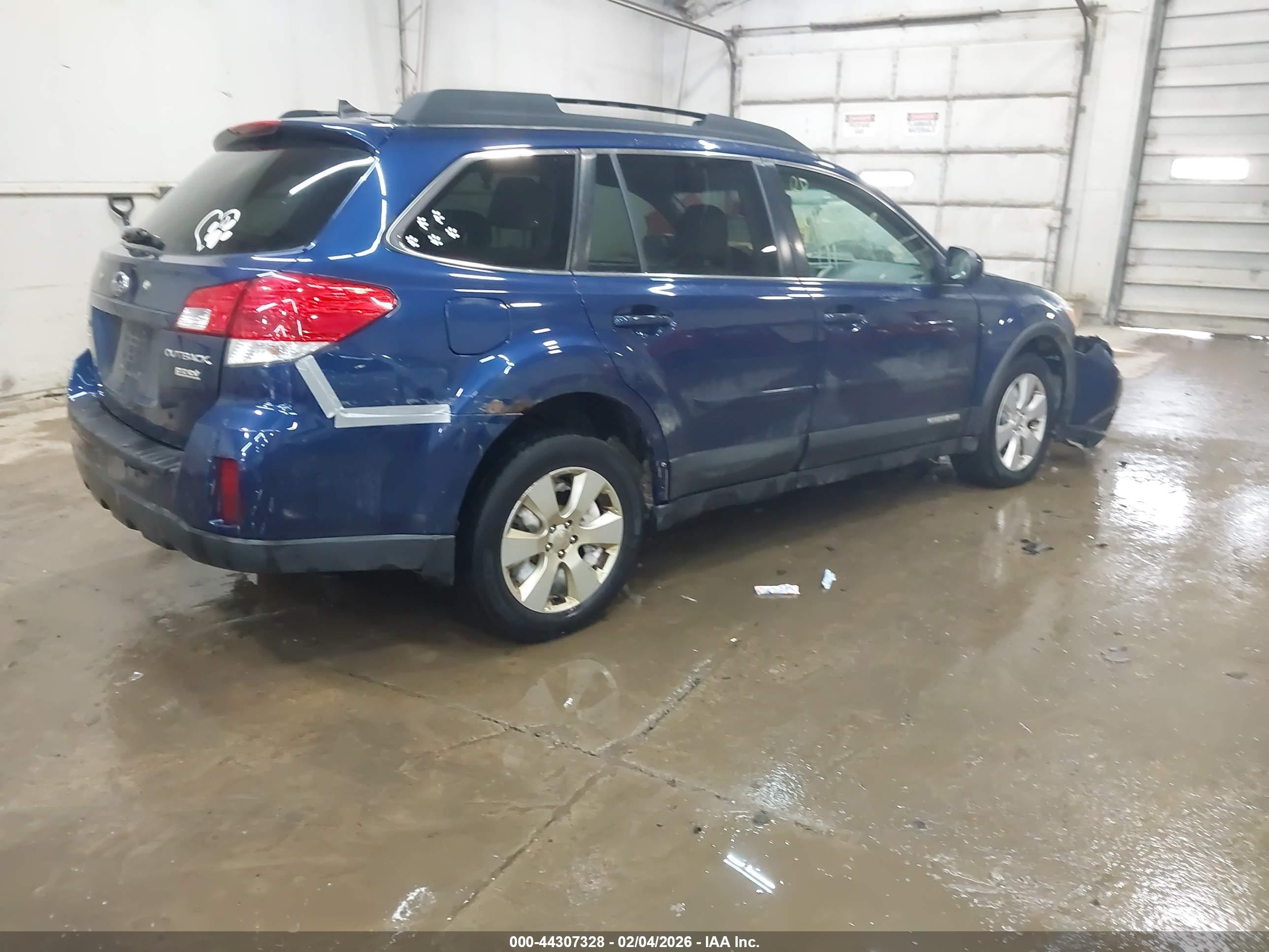 SUBARU OUTBACK image 4