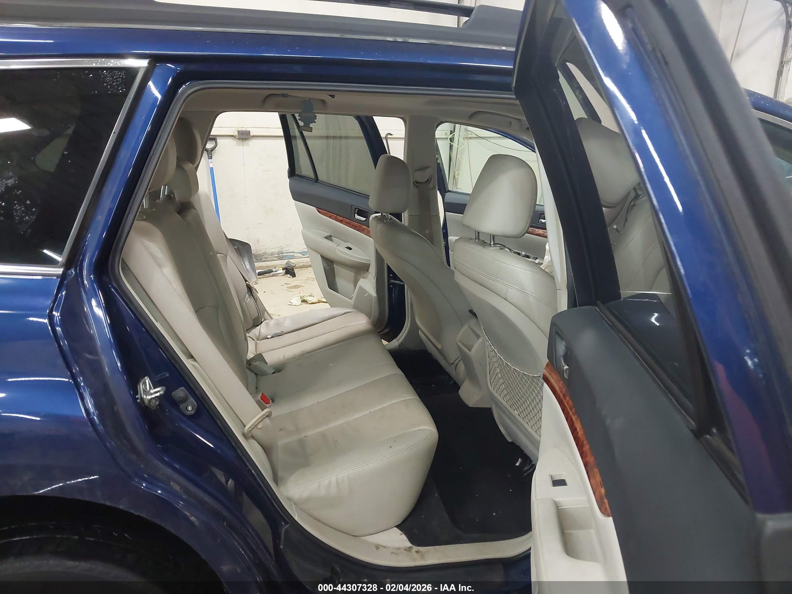 SUBARU OUTBACK image 8