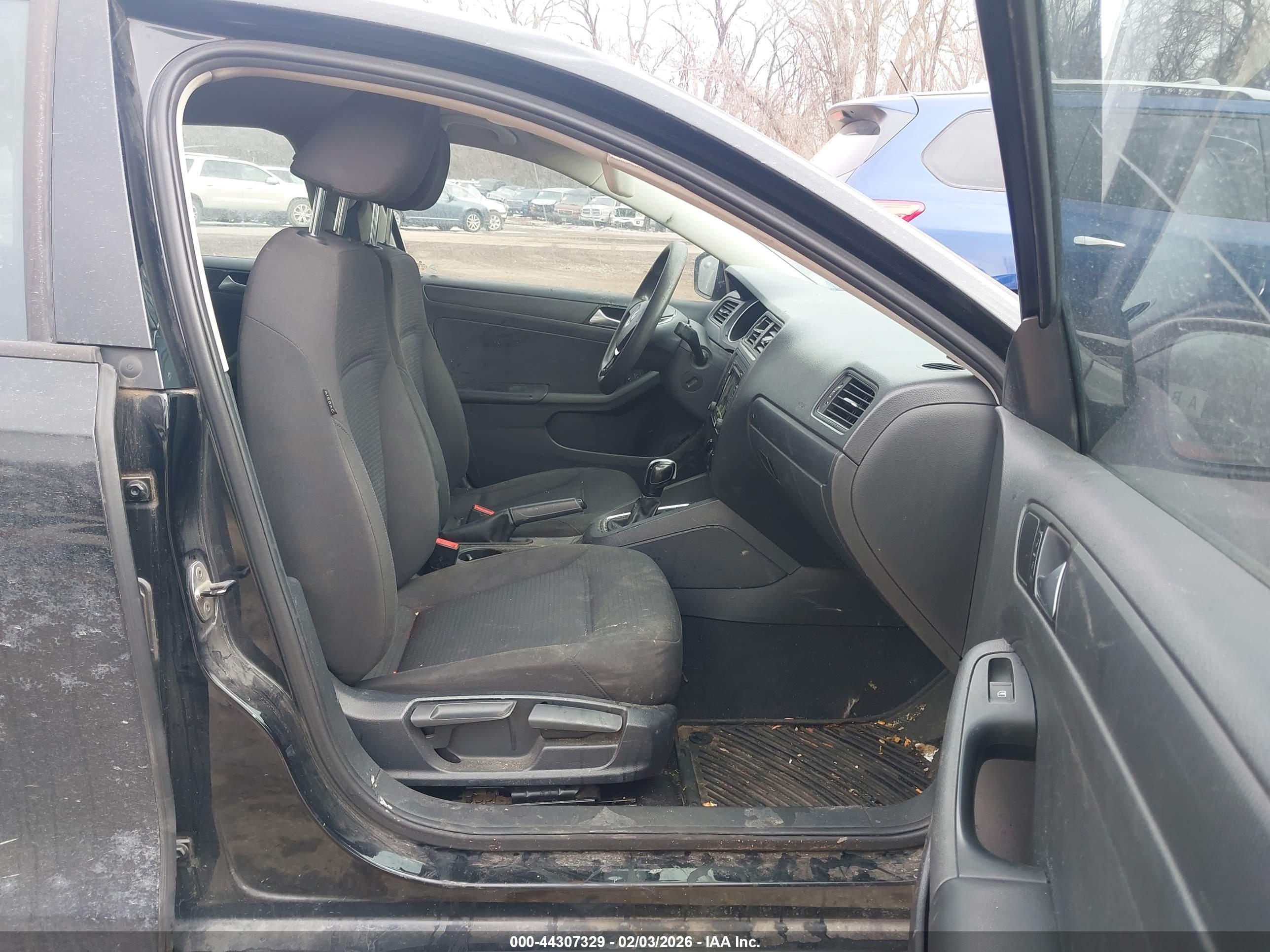 VOLKSWAGEN JETTA image 5