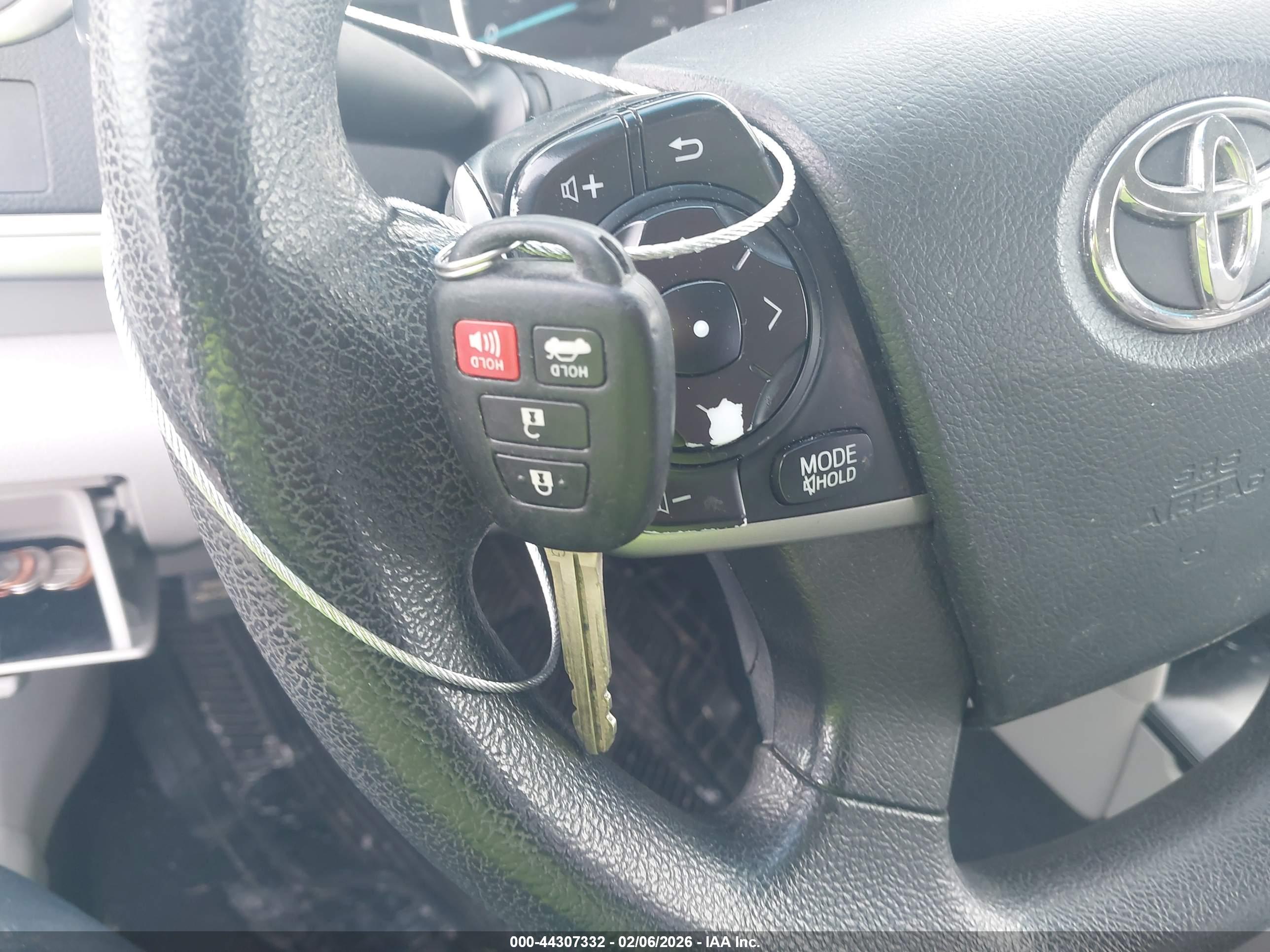 TOYOTA CAMRY image 11