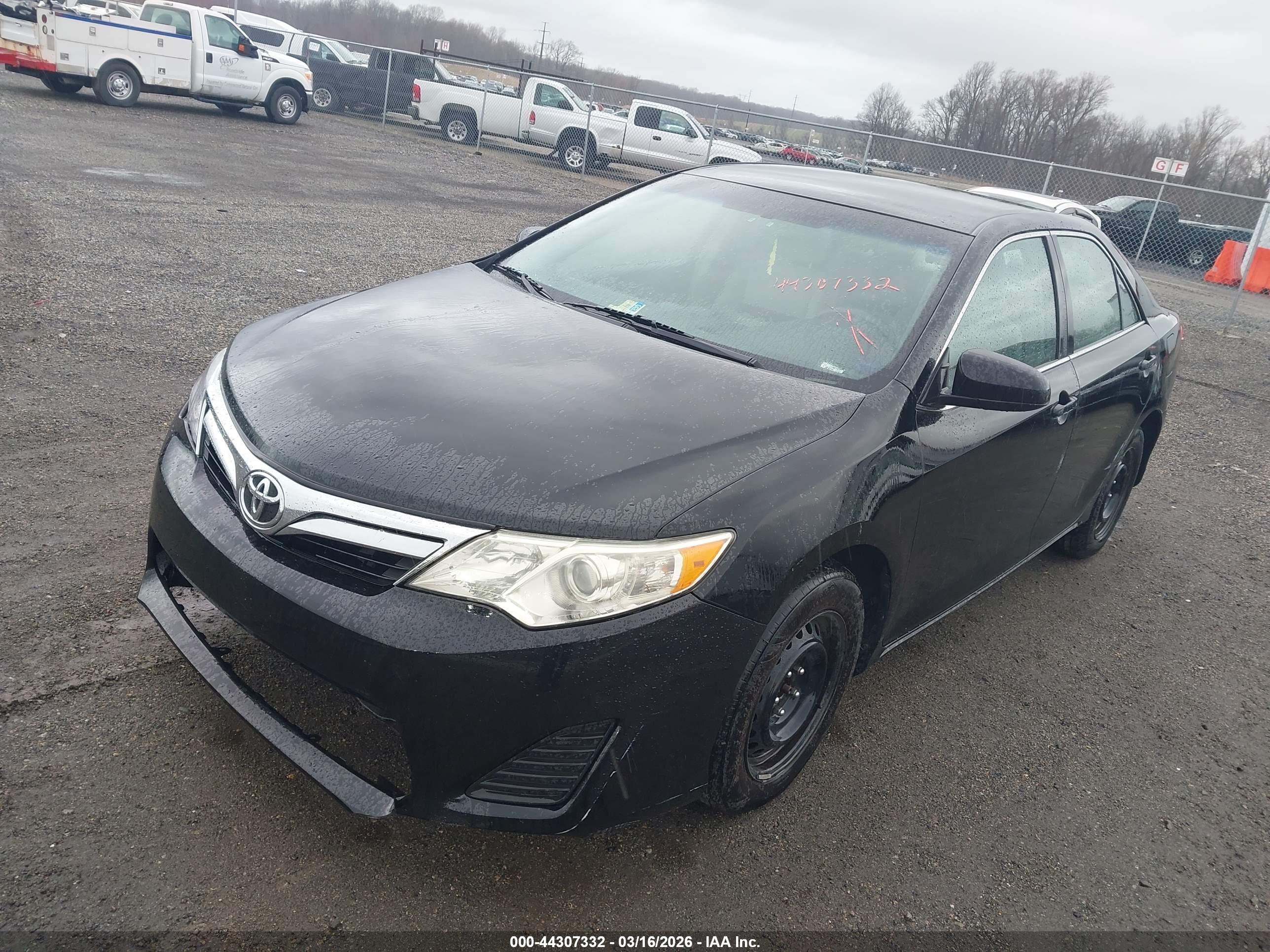 TOYOTA CAMRY image 2