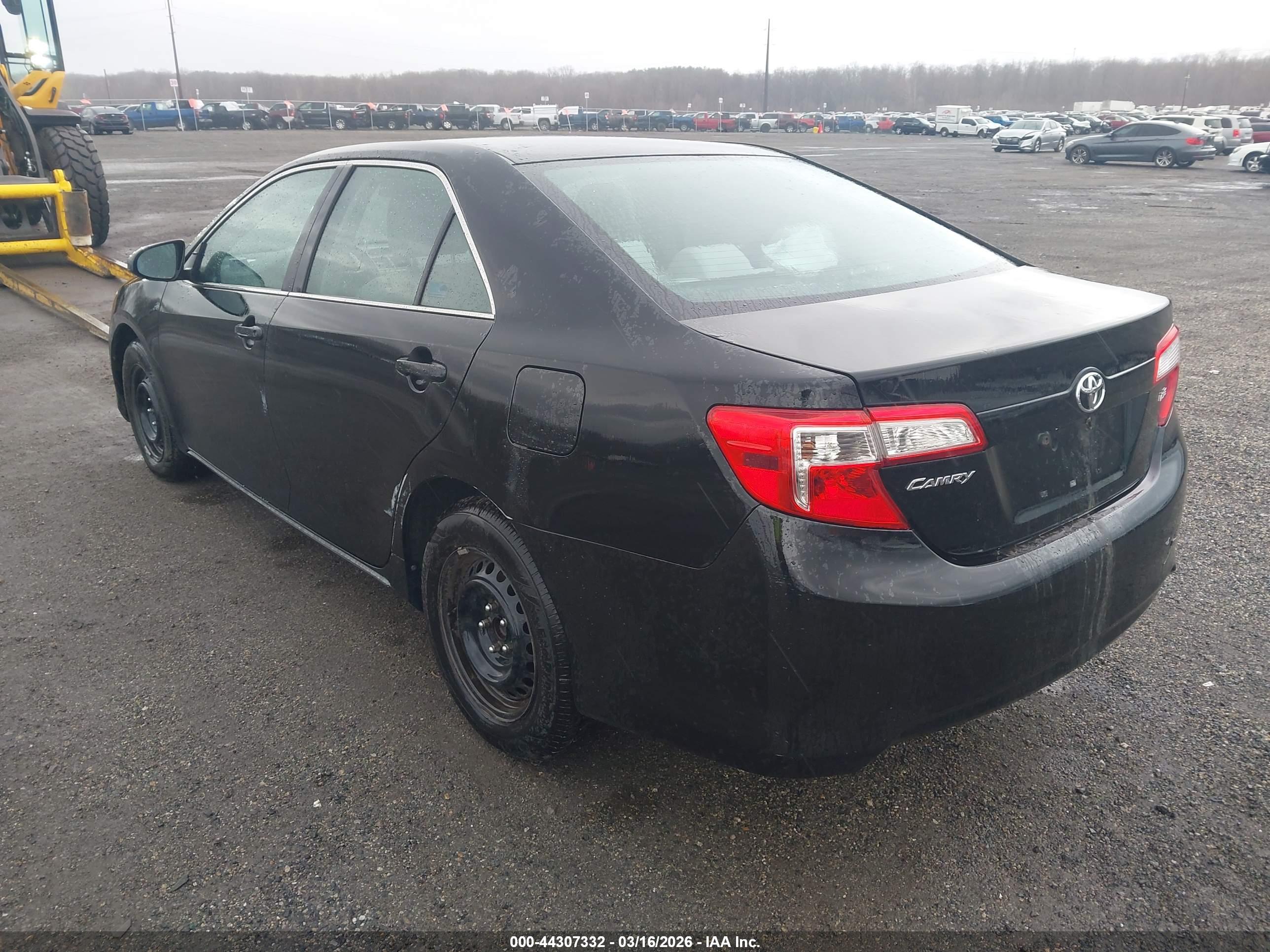 TOYOTA CAMRY image 3