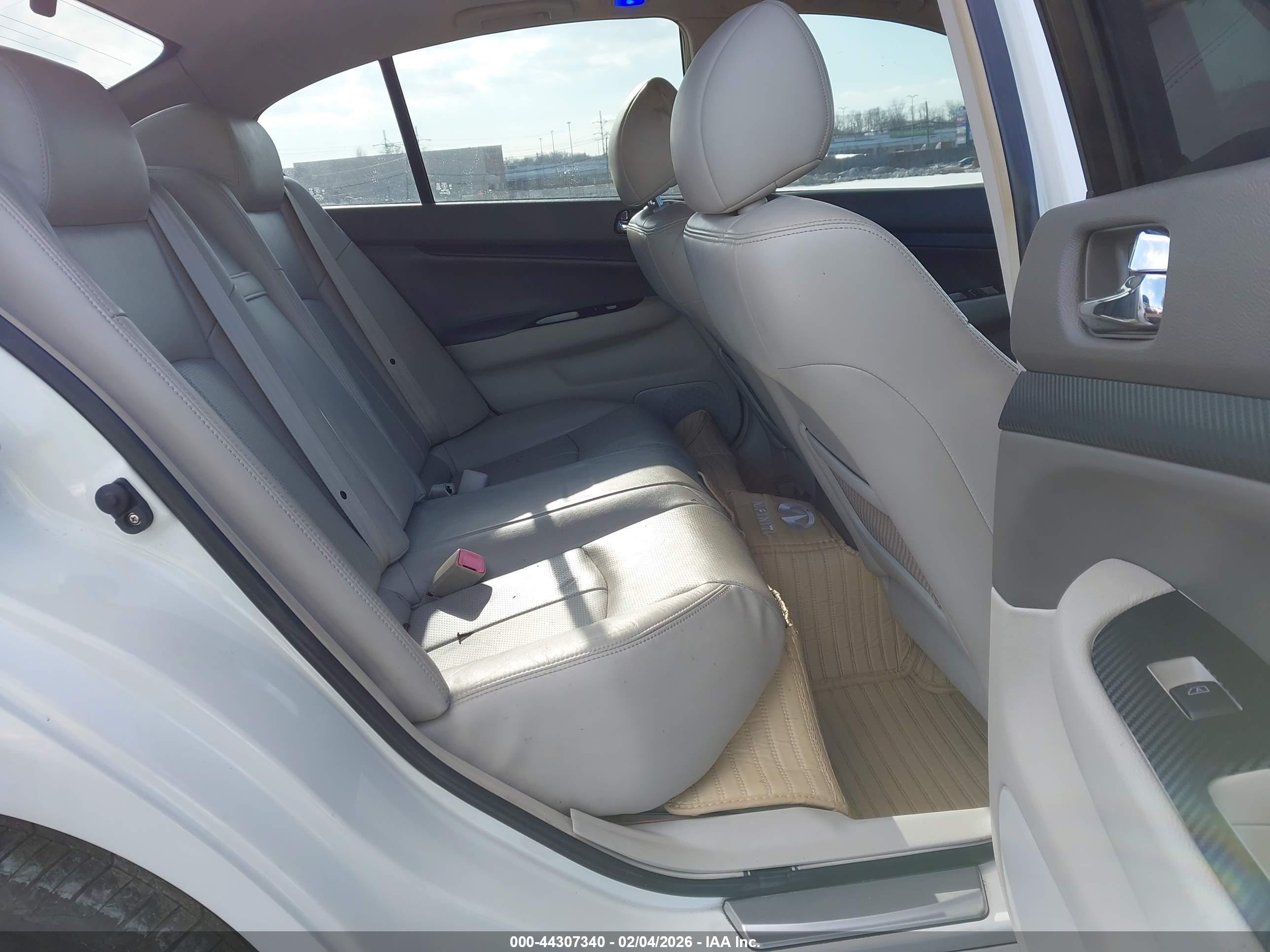 INFINITI G37X image 8