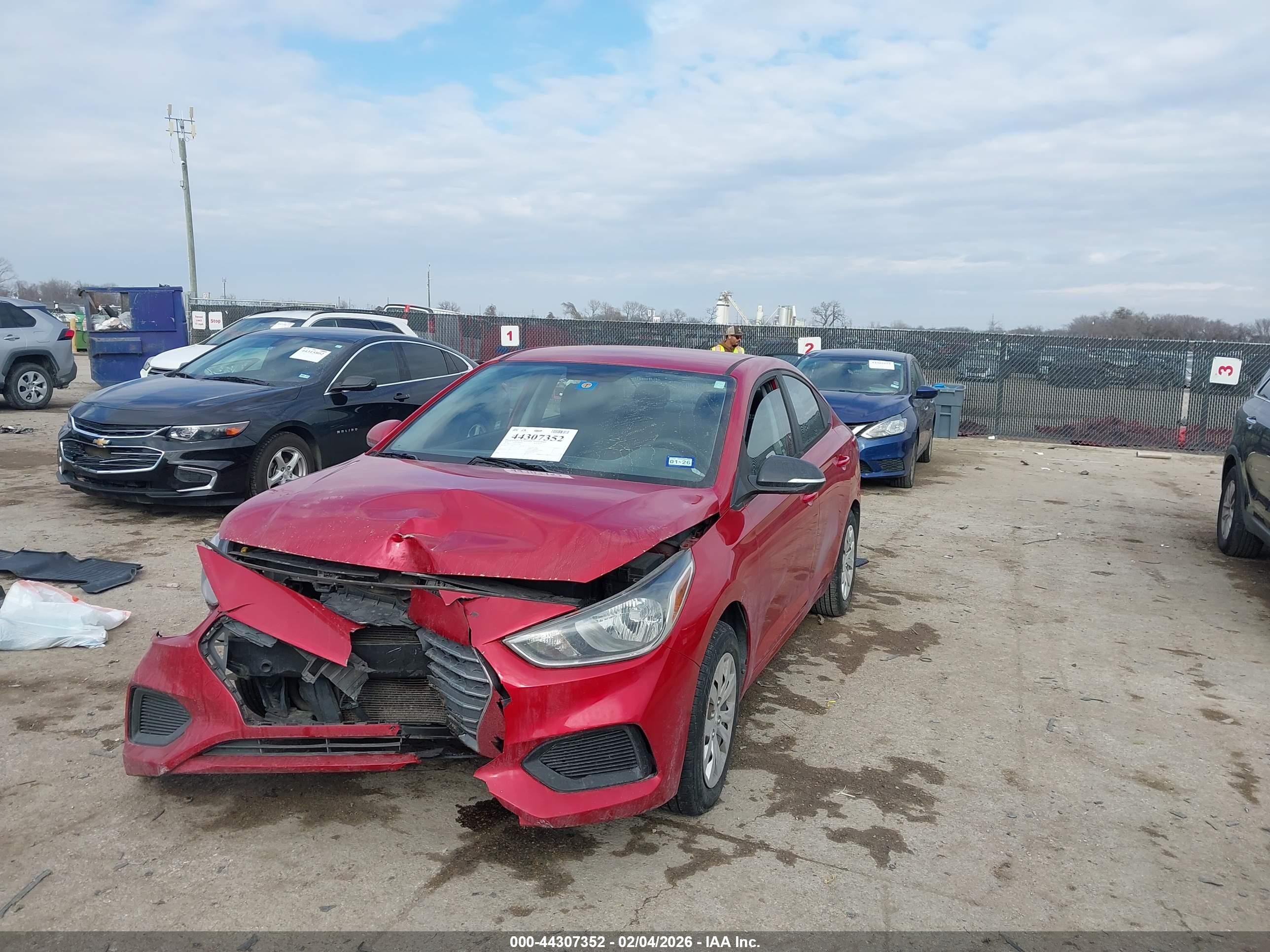 HYUNDAI ACCENT image 2