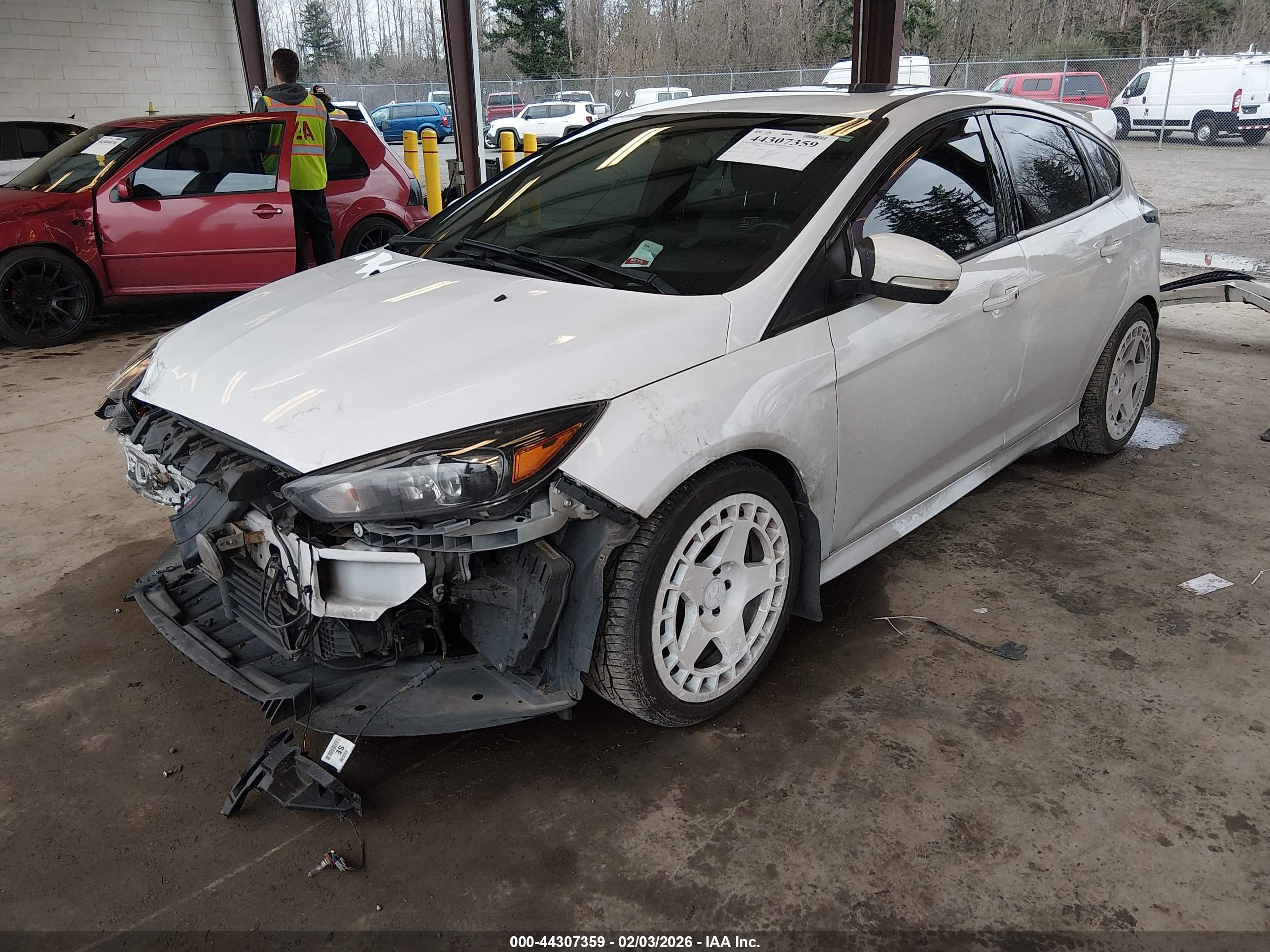 FORD FOCUS image 2