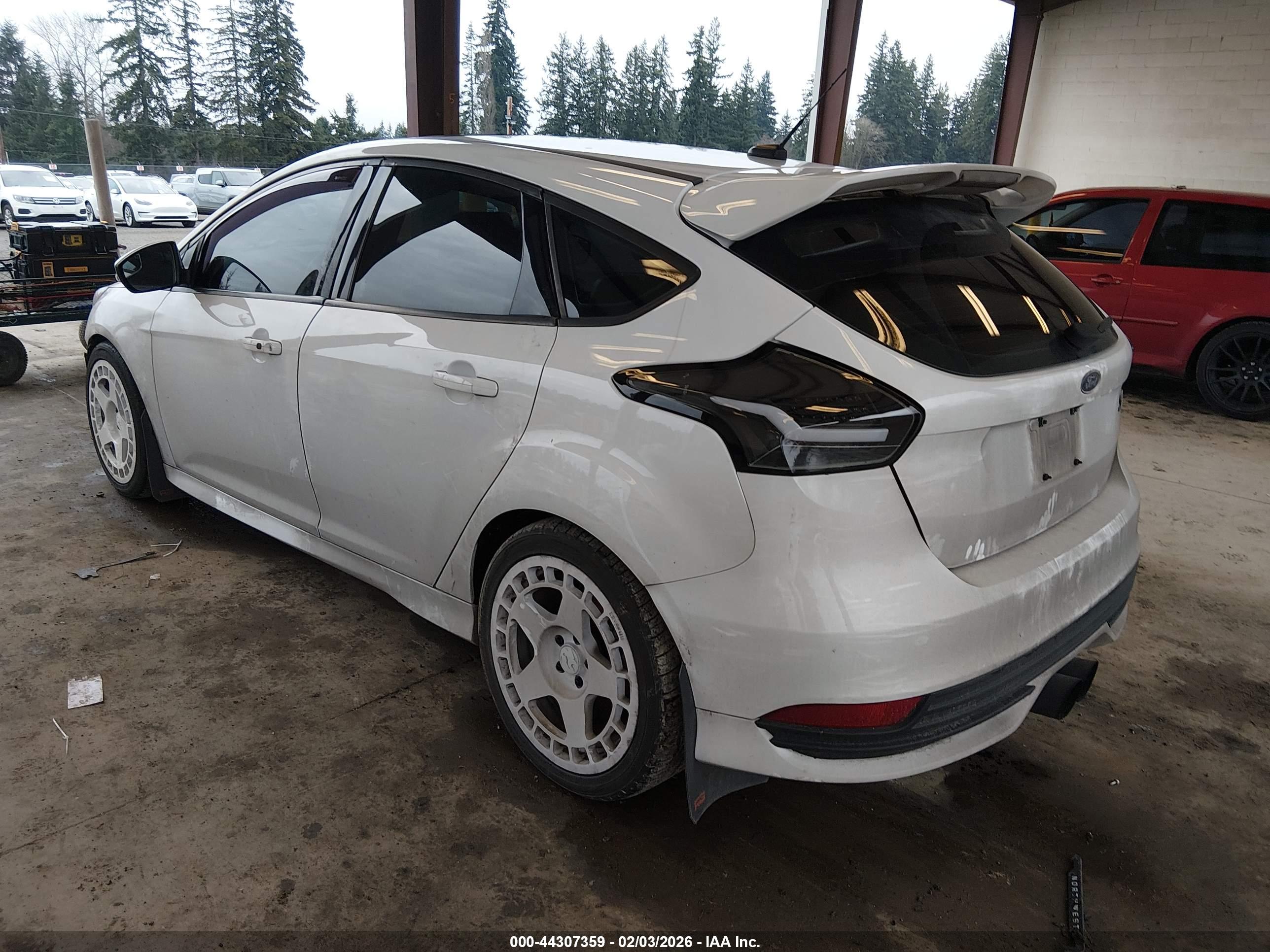 FORD FOCUS image 3